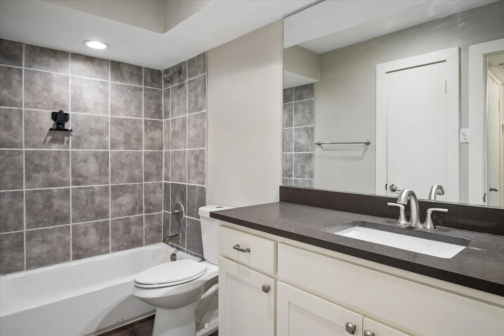 Condominium For Sale in Dallas County , 10765 Villager Road D, Dallas, Texas 75230, 1 Bedroom, 1 Bathroom, Garage spaces, 804 Sqft, built in 1969, mls#21371710, Real Estate Agent in Dallas, Homes For Sale in Dallas county, Homes For Sale in Dallas, Realtor in Dallas Texas, Real Estate Brokerage Independent Realty Texas, Luminita Cordes Realtor