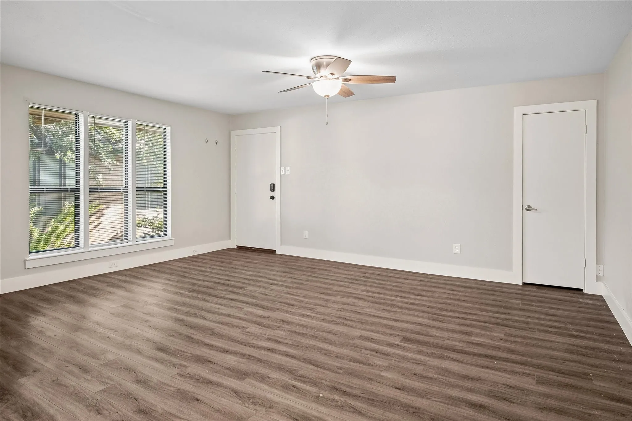 Condominium For Sale in Dallas County , 10765 Villager Road D, Dallas, Texas 75230, 1 Bedroom, 1 Bathroom, Garage spaces, 804 Sqft, built in 1969, mls#21371710, Real Estate Agent in Dallas, Homes For Sale in Dallas county, Homes For Sale in Dallas, Realtor in Dallas Texas, Real Estate Brokerage Independent Realty Texas, Luminita Cordes Realtor