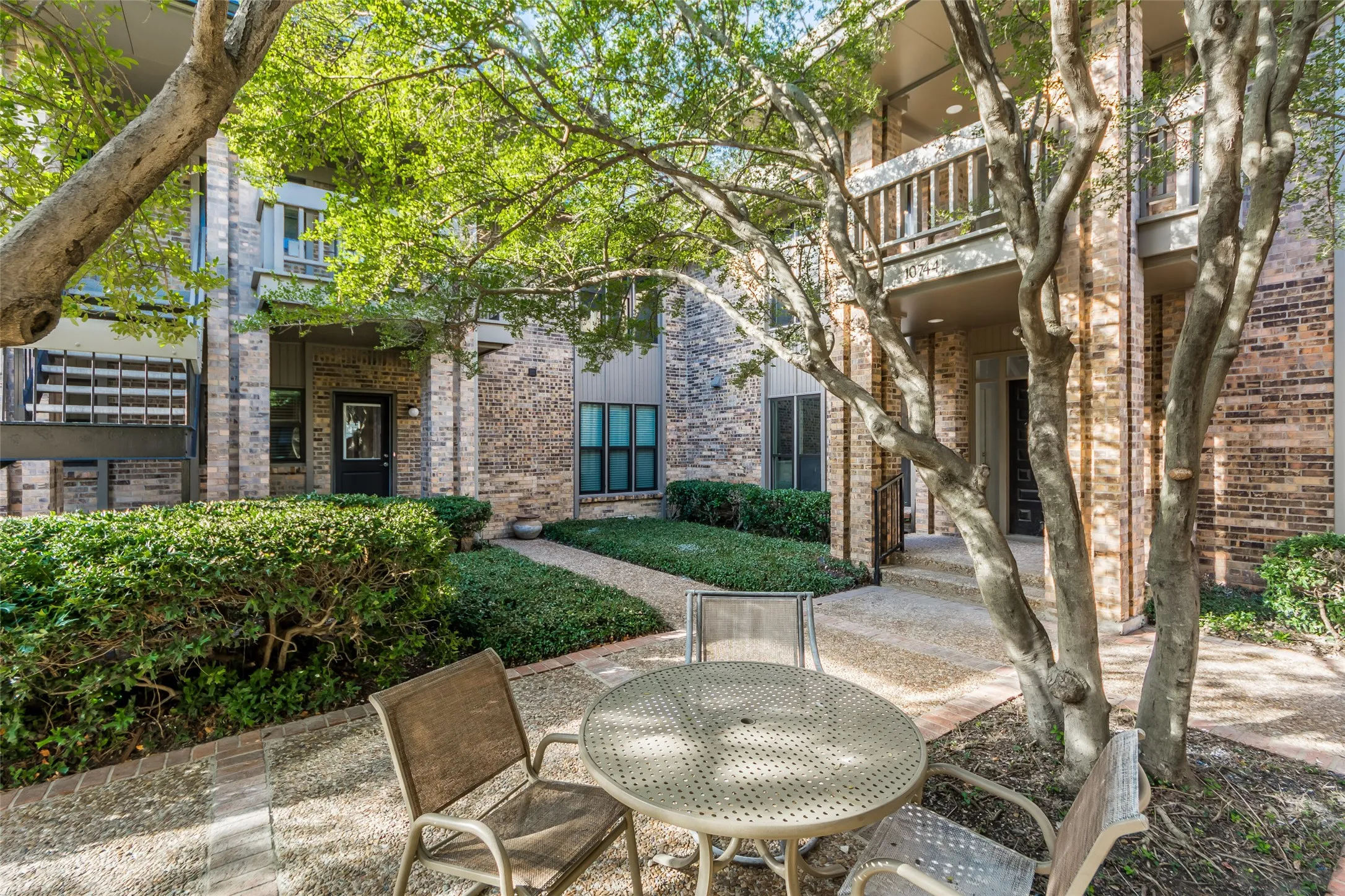 Condominium For Sale in Dallas County , 10765 Villager Road D, Dallas, Texas 75230, 1 Bedroom, 1 Bathroom, Garage spaces, 804 Sqft, built in 1969, mls#21371710, Real Estate Agent in Dallas, Homes For Sale in Dallas county, Homes For Sale in Dallas, Realtor in Dallas Texas, Real Estate Brokerage Independent Realty Texas, Luminita Cordes Realtor