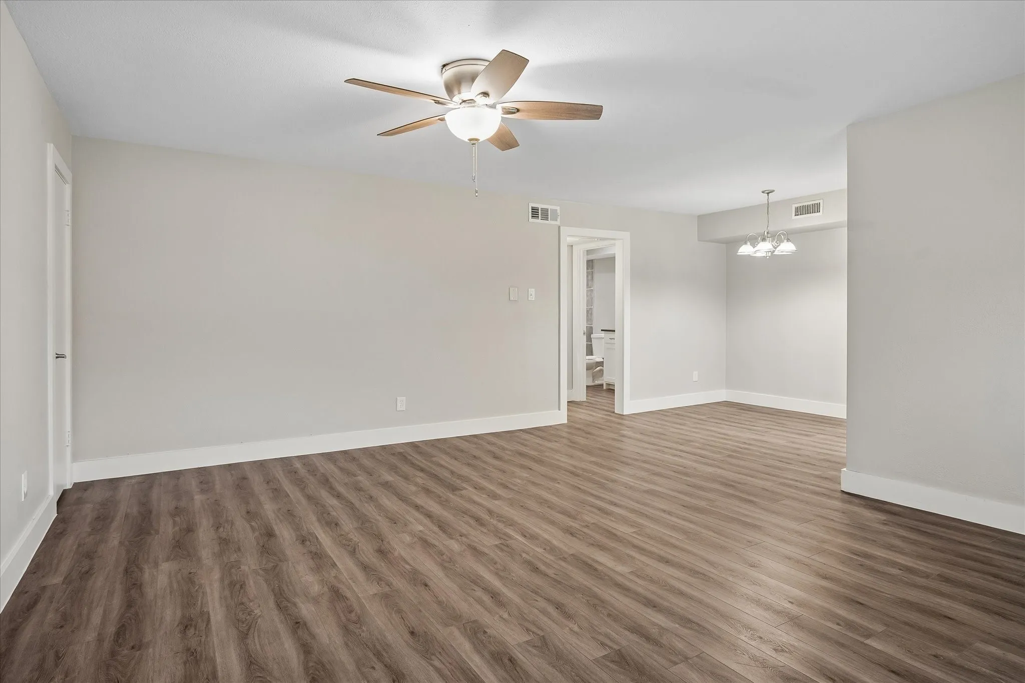 Condominium For Sale in Dallas County , 10765 Villager Road D, Dallas, Texas 75230, 1 Bedroom, 1 Bathroom, Garage spaces, 804 Sqft, built in 1969, mls#21371710, Real Estate Agent in Dallas, Homes For Sale in Dallas county, Homes For Sale in Dallas, Realtor in Dallas Texas, Real Estate Brokerage Independent Realty Texas, Luminita Cordes Realtor