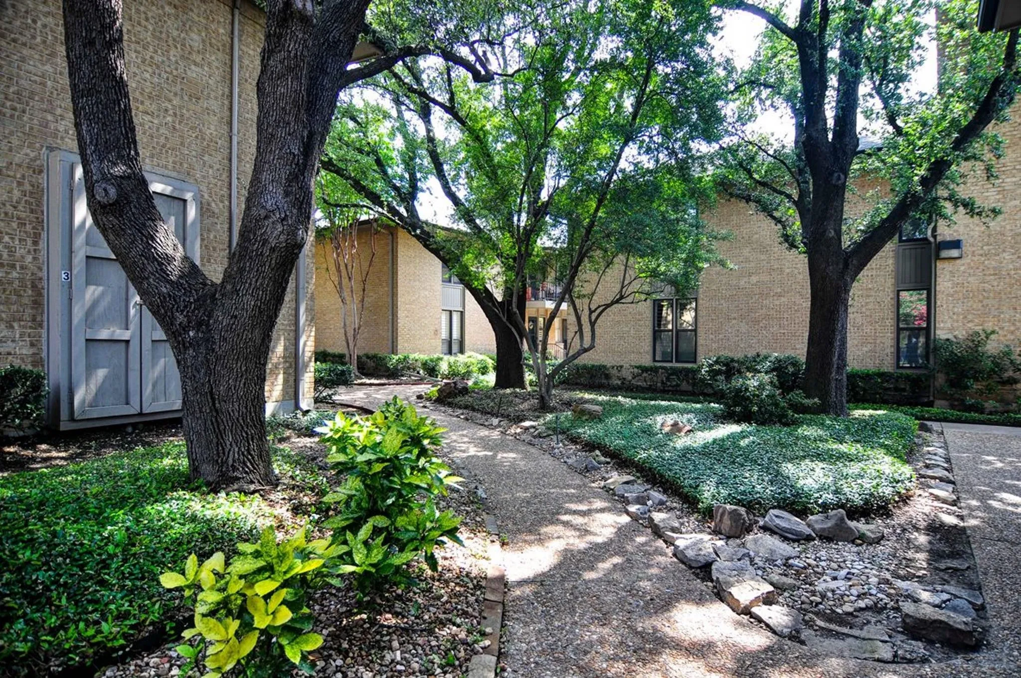 Condominium For Sale in Dallas County , 10765 Villager Road D, Dallas, Texas 75230, 1 Bedroom, 1 Bathroom, Garage spaces, 804 Sqft, built in 1969, mls#21371710, Real Estate Agent in Dallas, Homes For Sale in Dallas county, Homes For Sale in Dallas, Realtor in Dallas Texas, Real Estate Brokerage Independent Realty Texas, Luminita Cordes Realtor