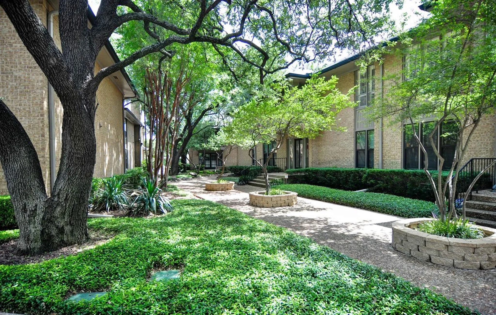 Condominium For Sale in Dallas County , 10765 Villager Road D, Dallas, Texas 75230, 1 Bedroom, 1 Bathroom, Garage spaces, 804 Sqft, built in 1969, mls#21371710, Real Estate Agent in Dallas, Homes For Sale in Dallas county, Homes For Sale in Dallas, Realtor in Dallas Texas, Real Estate Brokerage Independent Realty Texas, Luminita Cordes Realtor