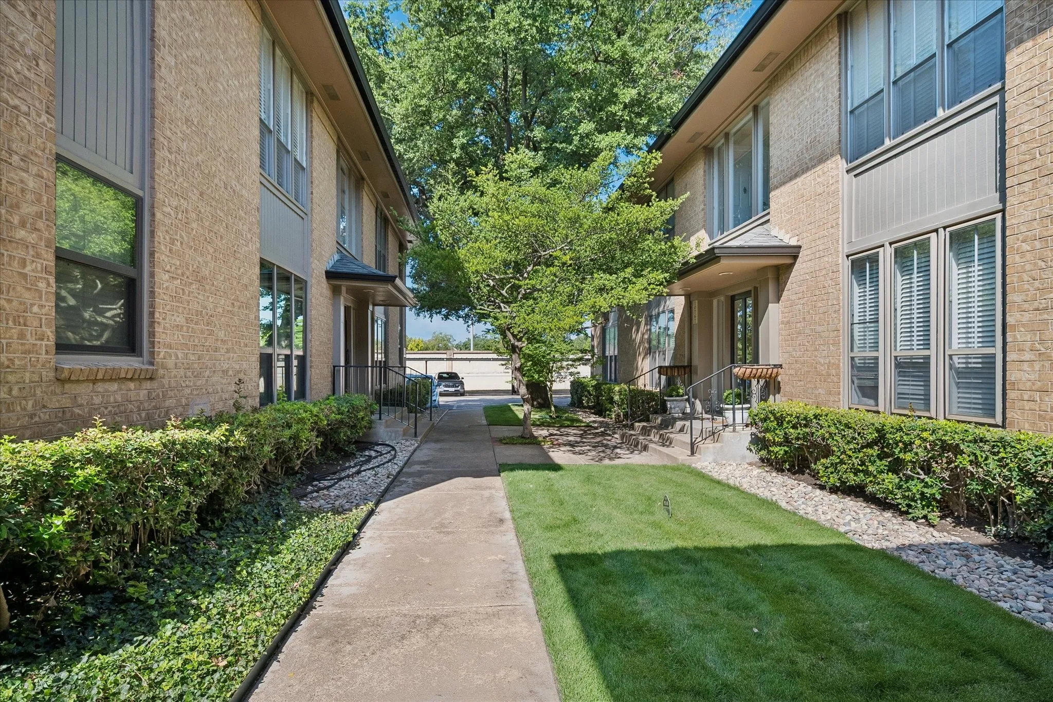 Condominium For Sale in Dallas County , 10765 Villager Road D, Dallas, Texas 75230, 1 Bedroom, 1 Bathroom, Garage spaces, 804 Sqft, built in 1969, mls#21371710, Real Estate Agent in Dallas, Homes For Sale in Dallas county, Homes For Sale in Dallas, Realtor in Dallas Texas, Real Estate Brokerage Independent Realty Texas, Luminita Cordes Realtor