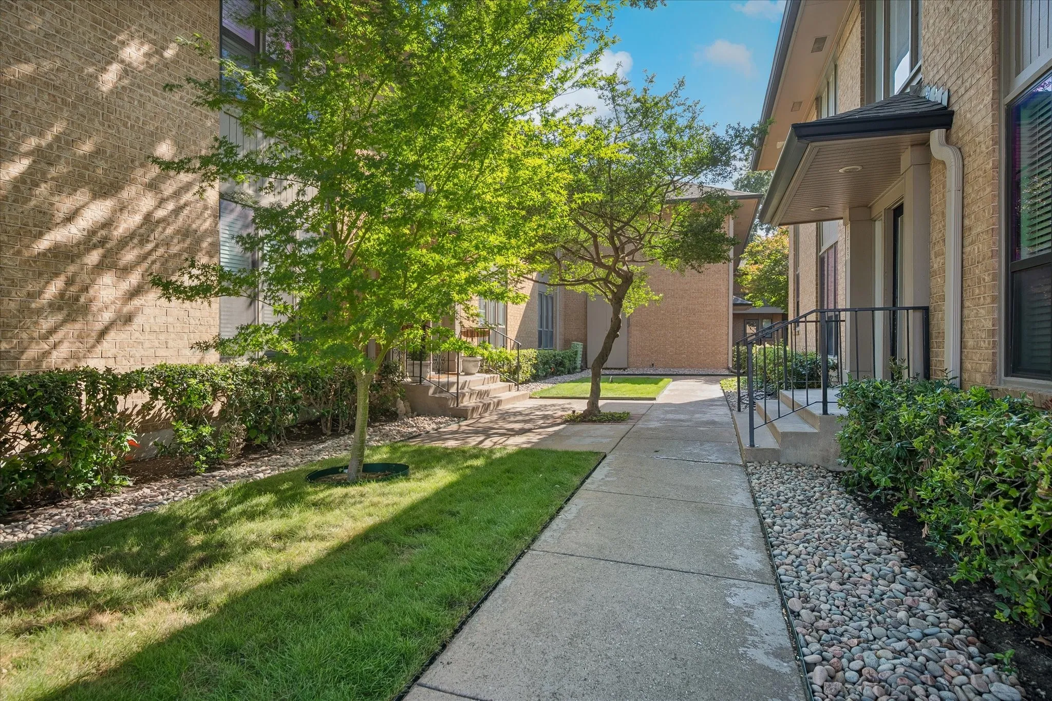 Condominium For Sale in Dallas County , 10765 Villager Road D, Dallas, Texas 75230, 1 Bedroom, 1 Bathroom, Garage spaces, 804 Sqft, built in 1969, mls#21371710, Real Estate Agent in Dallas, Homes For Sale in Dallas county, Homes For Sale in Dallas, Realtor in Dallas Texas, Real Estate Brokerage Independent Realty Texas, Luminita Cordes Realtor