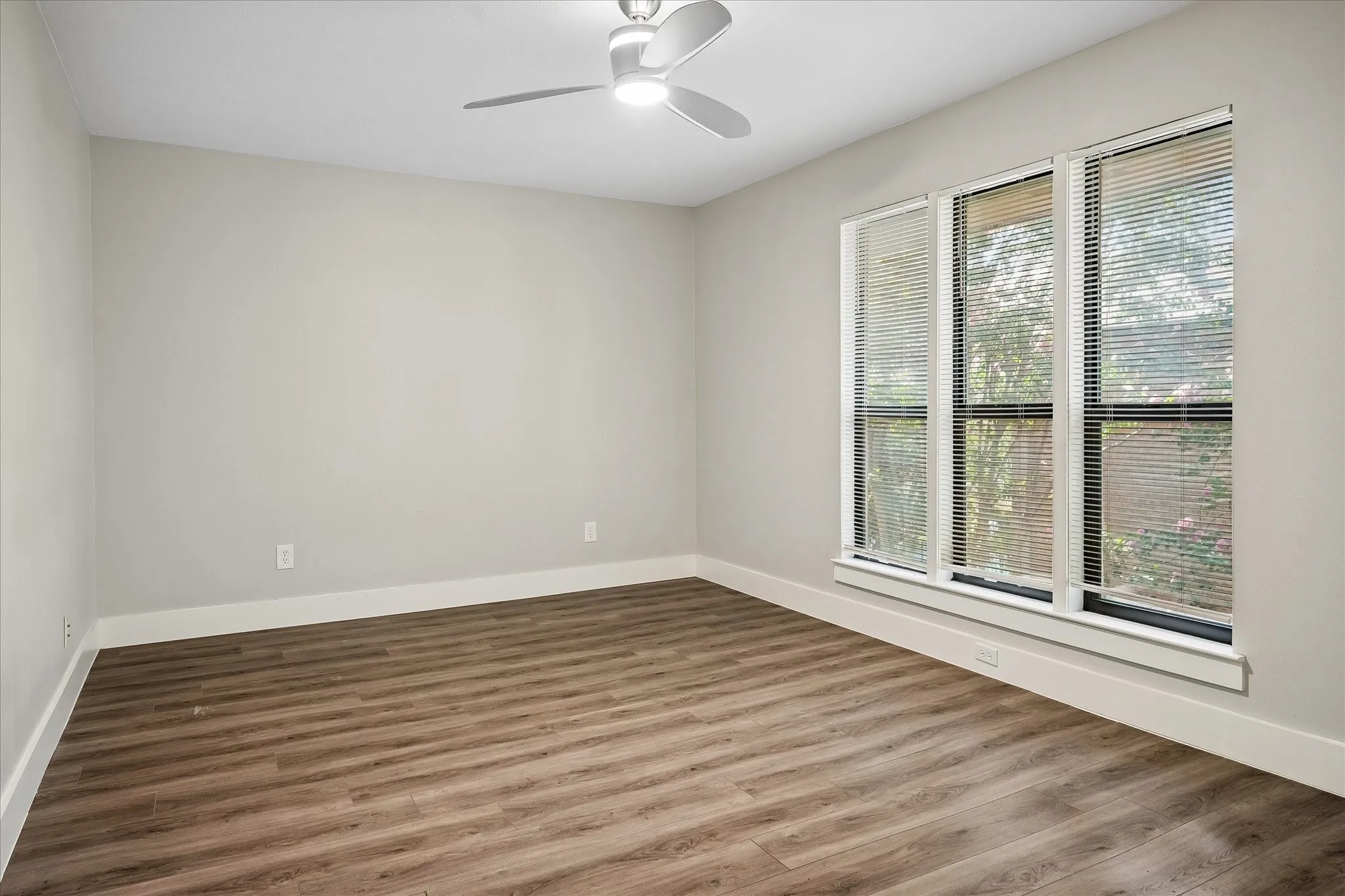 Condominium For Sale in Dallas County , 10765 Villager Road D, Dallas, Texas 75230, 1 Bedroom, 1 Bathroom, Garage spaces, 804 Sqft, built in 1969, mls#21371710, Real Estate Agent in Dallas, Homes For Sale in Dallas county, Homes For Sale in Dallas, Realtor in Dallas Texas, Real Estate Brokerage Independent Realty Texas, Luminita Cordes Realtor