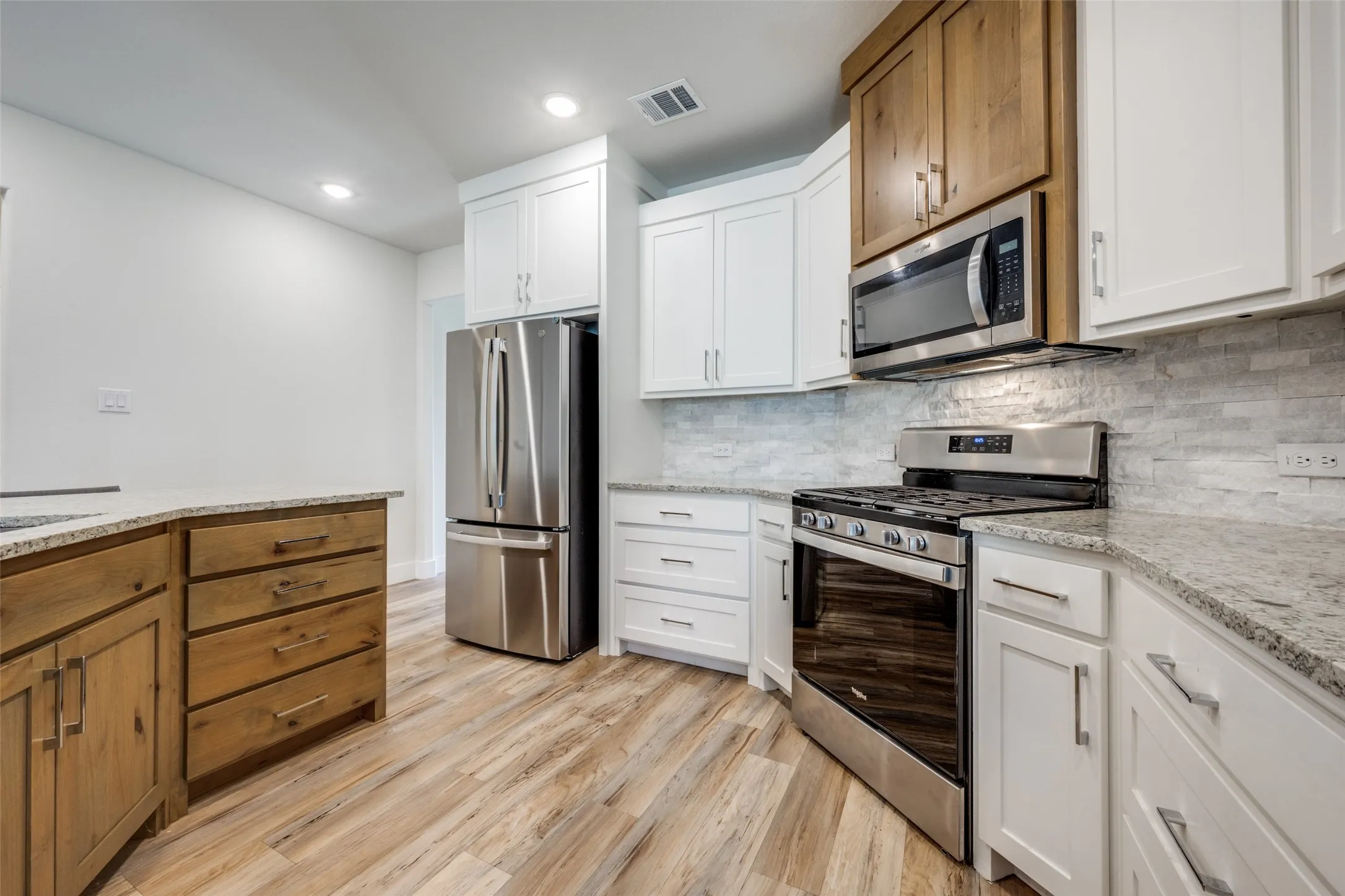 Single Family Residence For Sale in Denton County , 745 River Oak Way, Lake Dallas, Texas 75065, 4 Bedroom, 3 Bathroom, 2 Garage spaces, 1,996 Sqft, built in 2024, mls#21372482, Real Estate Agent in Lake Dallas, Homes For Sale in Denton county, Homes For Sale in Lake Dallas, Realtor in Lake Dallas Texas, Real Estate Brokerage Independent Realty Texas, Luminita Cordes Realtor