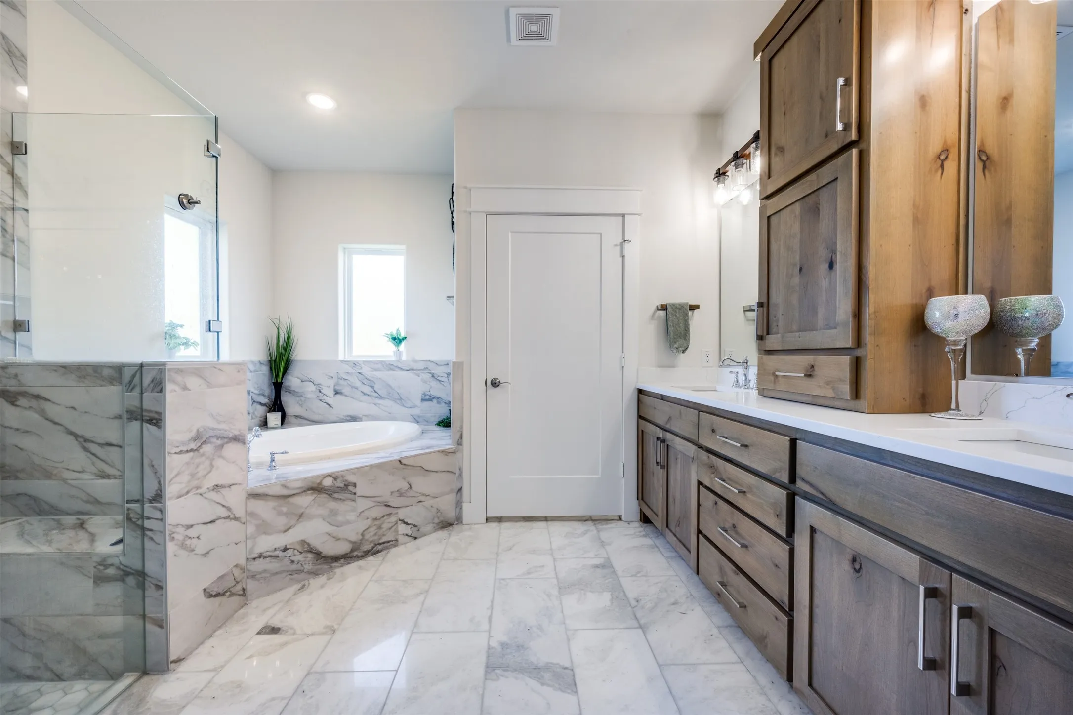 Single Family Residence For Sale in Denton County , 745 River Oak Way, Lake Dallas, Texas 75065, 4 Bedroom, 3 Bathroom, 2 Garage spaces, 1,996 Sqft, built in 2024, mls#21372482, Real Estate Agent in Lake Dallas, Homes For Sale in Denton county, Homes For Sale in Lake Dallas, Realtor in Lake Dallas Texas, Real Estate Brokerage Independent Realty Texas, Luminita Cordes Realtor