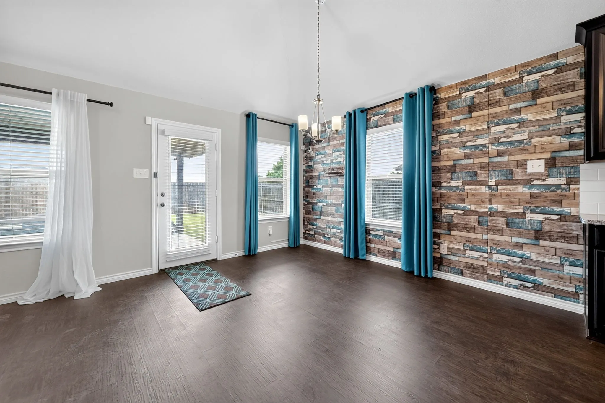 Single Family Residence For Rent in Kaufman County , 139 Acadia Lane, Forney, Texas 75126, 3 Bedroom, 2 Bathroom, 2 Garage spaces, 2,133 Sqft, built in 2016, mls#21372486, Real Estate Agent in Forney, Homes For Rent in Kaufman county, Homes For Rent in Forney, Realtor in Forney Texas, Real Estate Brokerage Independent Realty Texas, Luminita Cordes Realtor