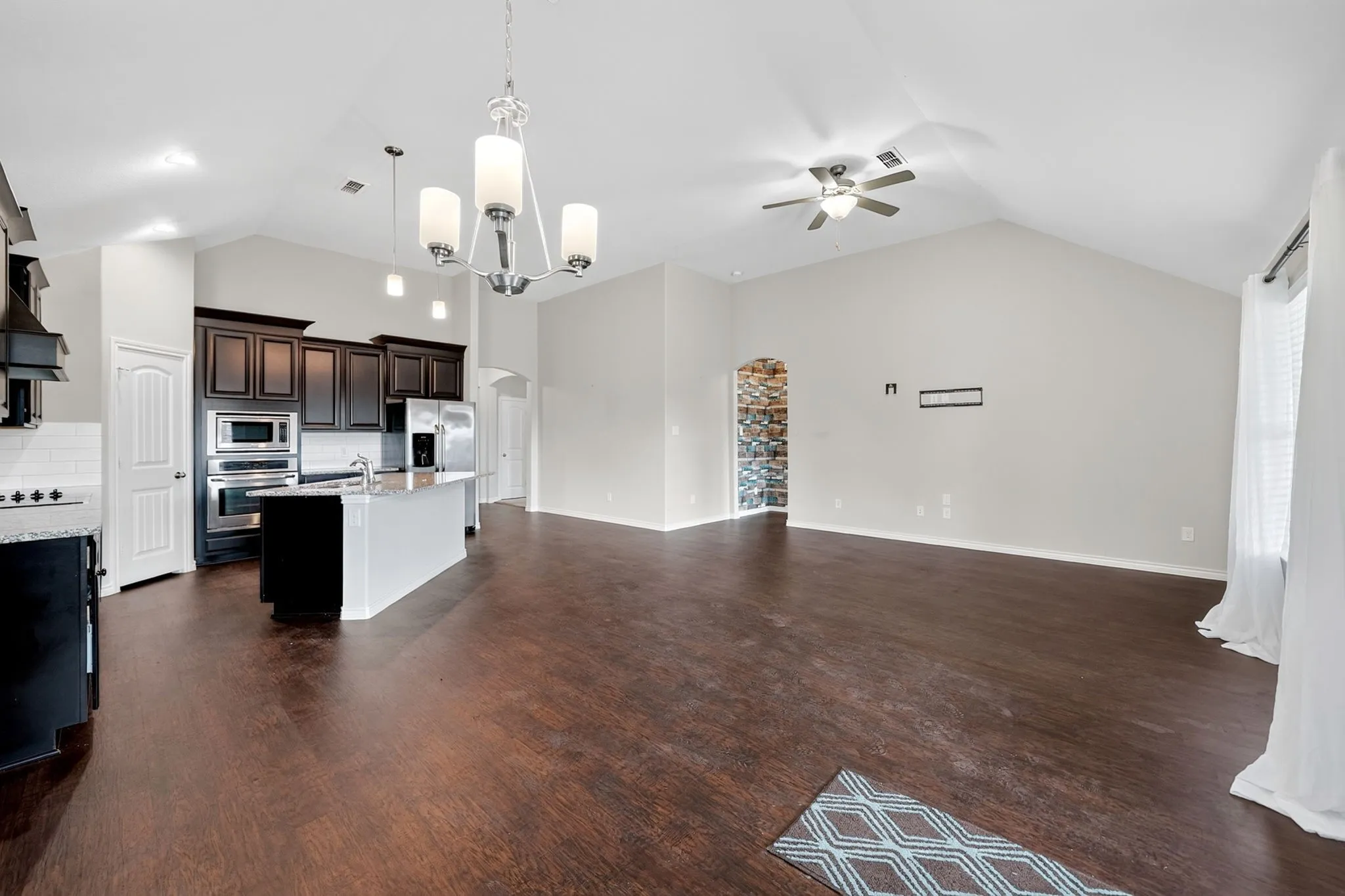 Single Family Residence For Rent in Kaufman County , 139 Acadia Lane, Forney, Texas 75126, 3 Bedroom, 2 Bathroom, 2 Garage spaces, 2,133 Sqft, built in 2016, mls#21372486, Real Estate Agent in Forney, Homes For Rent in Kaufman county, Homes For Rent in Forney, Realtor in Forney Texas, Real Estate Brokerage Independent Realty Texas, Luminita Cordes Realtor