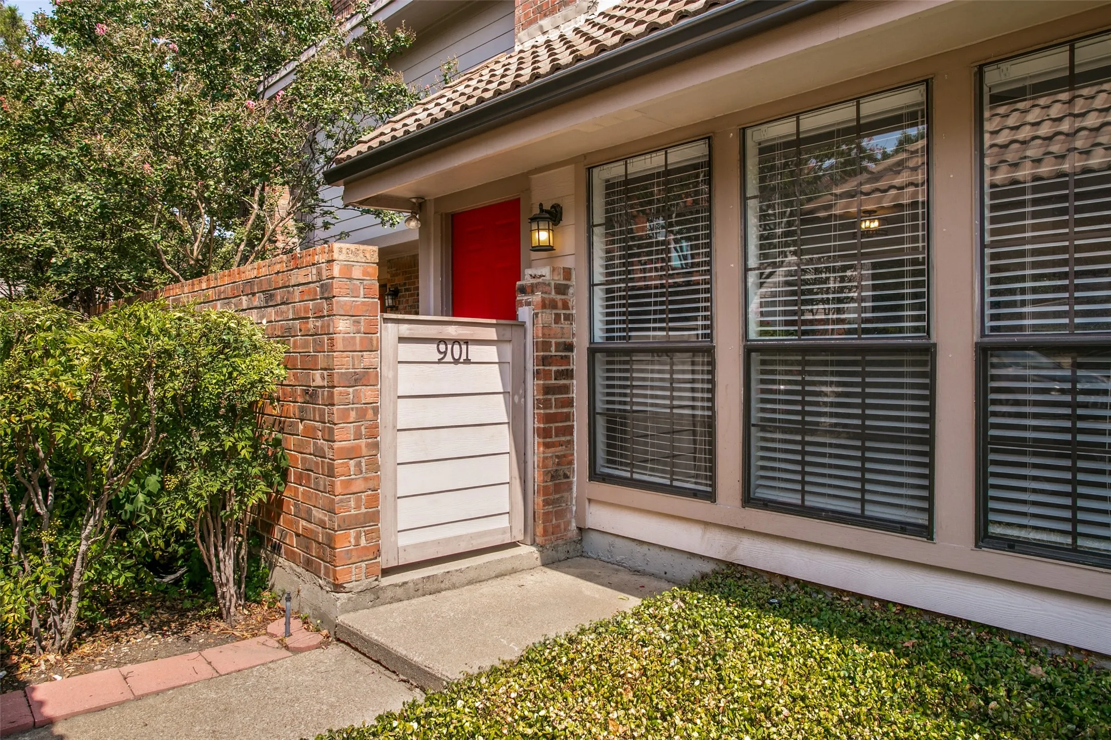 Condominium For Sale in Collin County , 18240 Midway Road 901, Dallas, Texas 75287, 1 Bedroom, 2 Bathroom, Garage spaces, 871 Sqft, built in 1982, mls#21372099, Real Estate Agent in Dallas, Homes For Sale in Collin county, Homes For Sale in Dallas, Realtor in Dallas Texas, Real Estate Brokerage Independent Realty Texas, Luminita Cordes Realtor