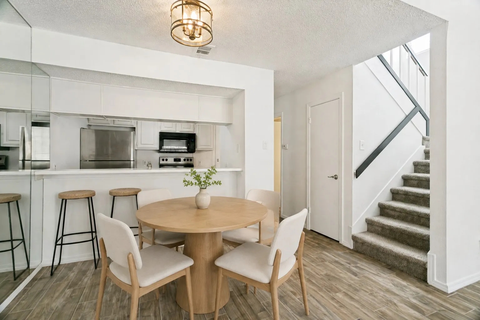 Condominium For Sale in Collin County , 18240 Midway Road 901, Dallas, Texas 75287, 1 Bedroom, 2 Bathroom, Garage spaces, 871 Sqft, built in 1982, mls#21372099, Real Estate Agent in Dallas, Homes For Sale in Collin county, Homes For Sale in Dallas, Realtor in Dallas Texas, Real Estate Brokerage Independent Realty Texas, Luminita Cordes Realtor