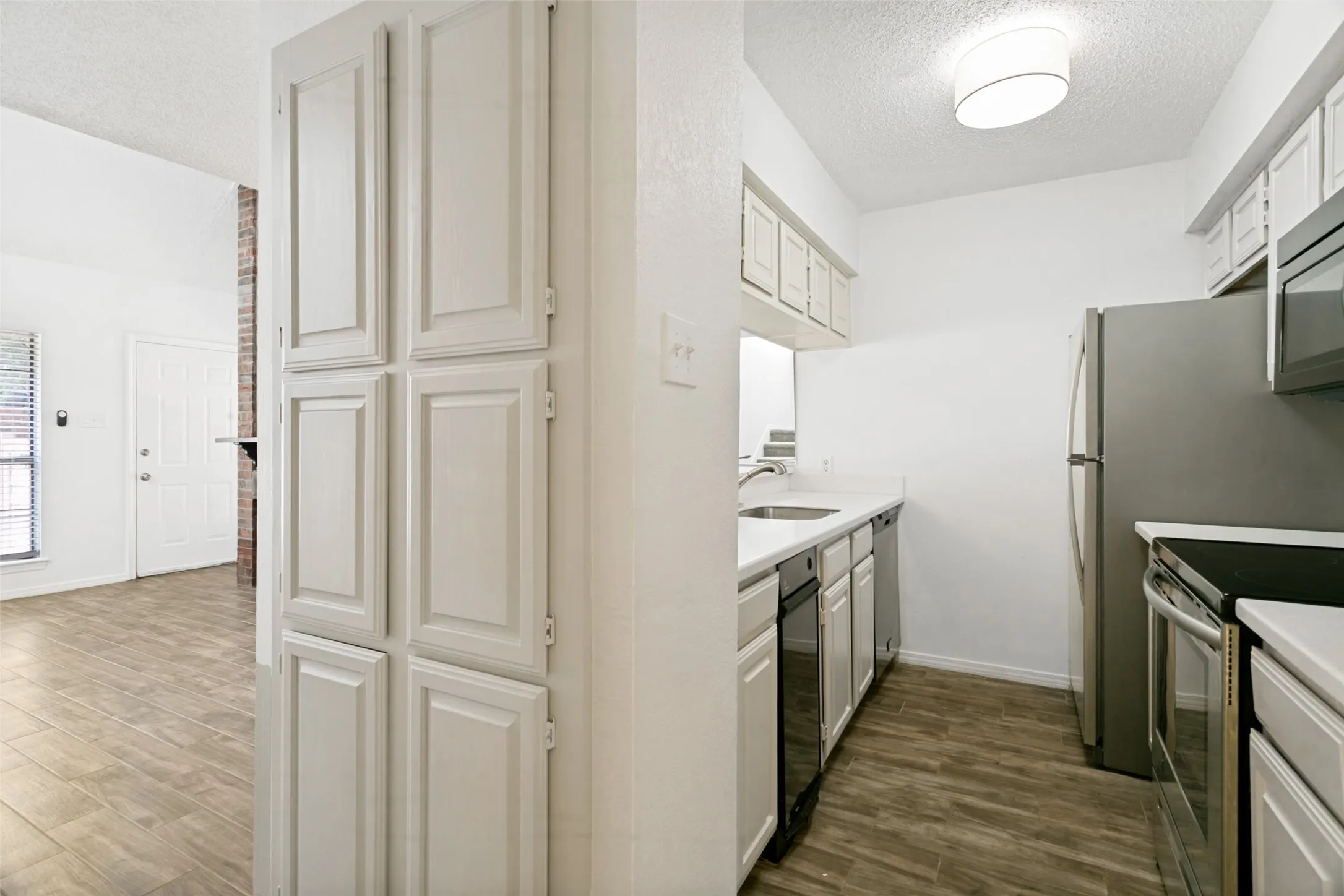 Condominium For Sale in Collin County , 18240 Midway Road 901, Dallas, Texas 75287, 1 Bedroom, 2 Bathroom, Garage spaces, 871 Sqft, built in 1982, mls#21372099, Real Estate Agent in Dallas, Homes For Sale in Collin county, Homes For Sale in Dallas, Realtor in Dallas Texas, Real Estate Brokerage Independent Realty Texas, Luminita Cordes Realtor