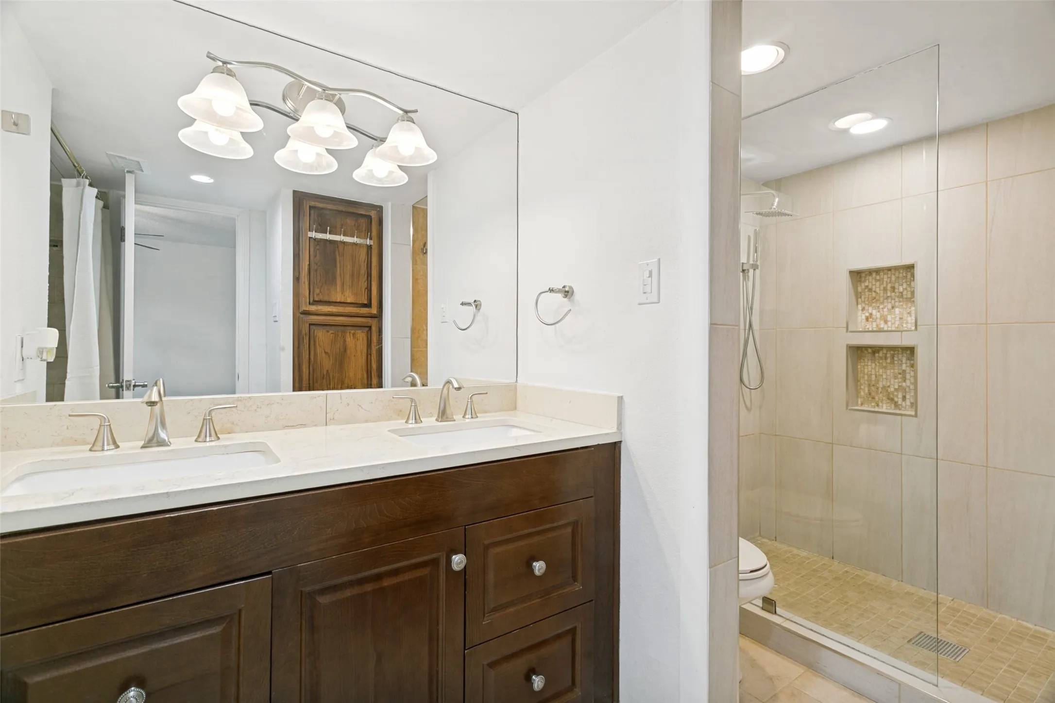Condominium For Sale in Collin County , 18240 Midway Road 901, Dallas, Texas 75287, 1 Bedroom, 2 Bathroom, Garage spaces, 871 Sqft, built in 1982, mls#21372099, Real Estate Agent in Dallas, Homes For Sale in Collin county, Homes For Sale in Dallas, Realtor in Dallas Texas, Real Estate Brokerage Independent Realty Texas, Luminita Cordes Realtor