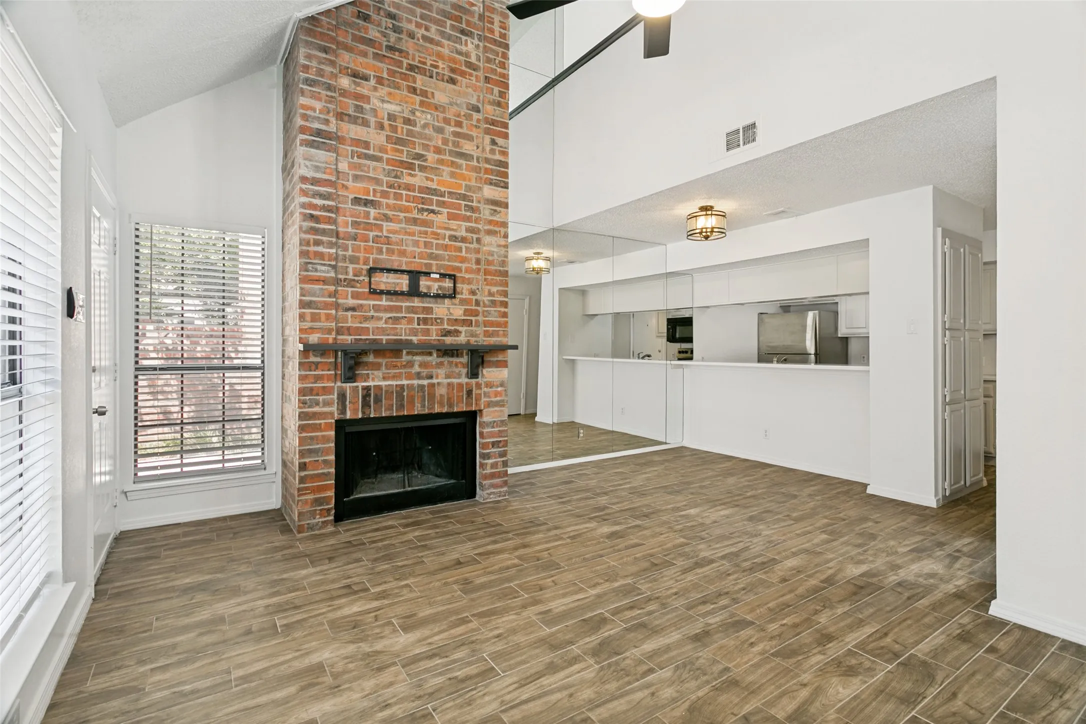 Condominium For Sale in Collin County , 18240 Midway Road 901, Dallas, Texas 75287, 1 Bedroom, 2 Bathroom, Garage spaces, 871 Sqft, built in 1982, mls#21372099, Real Estate Agent in Dallas, Homes For Sale in Collin county, Homes For Sale in Dallas, Realtor in Dallas Texas, Real Estate Brokerage Independent Realty Texas, Luminita Cordes Realtor