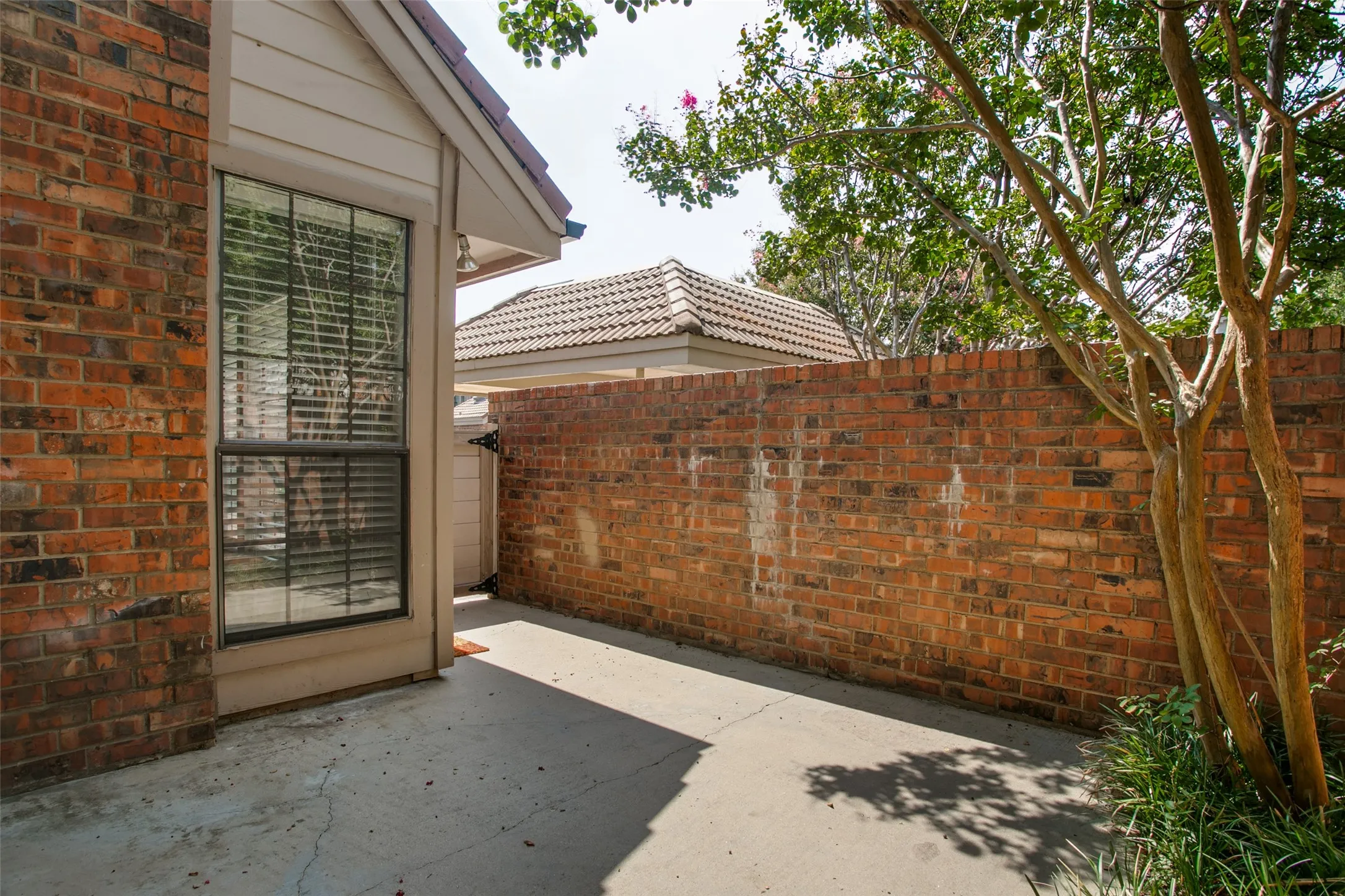 Condominium For Sale in Collin County , 18240 Midway Road 901, Dallas, Texas 75287, 1 Bedroom, 2 Bathroom, Garage spaces, 871 Sqft, built in 1982, mls#21372099, Real Estate Agent in Dallas, Homes For Sale in Collin county, Homes For Sale in Dallas, Realtor in Dallas Texas, Real Estate Brokerage Independent Realty Texas, Luminita Cordes Realtor