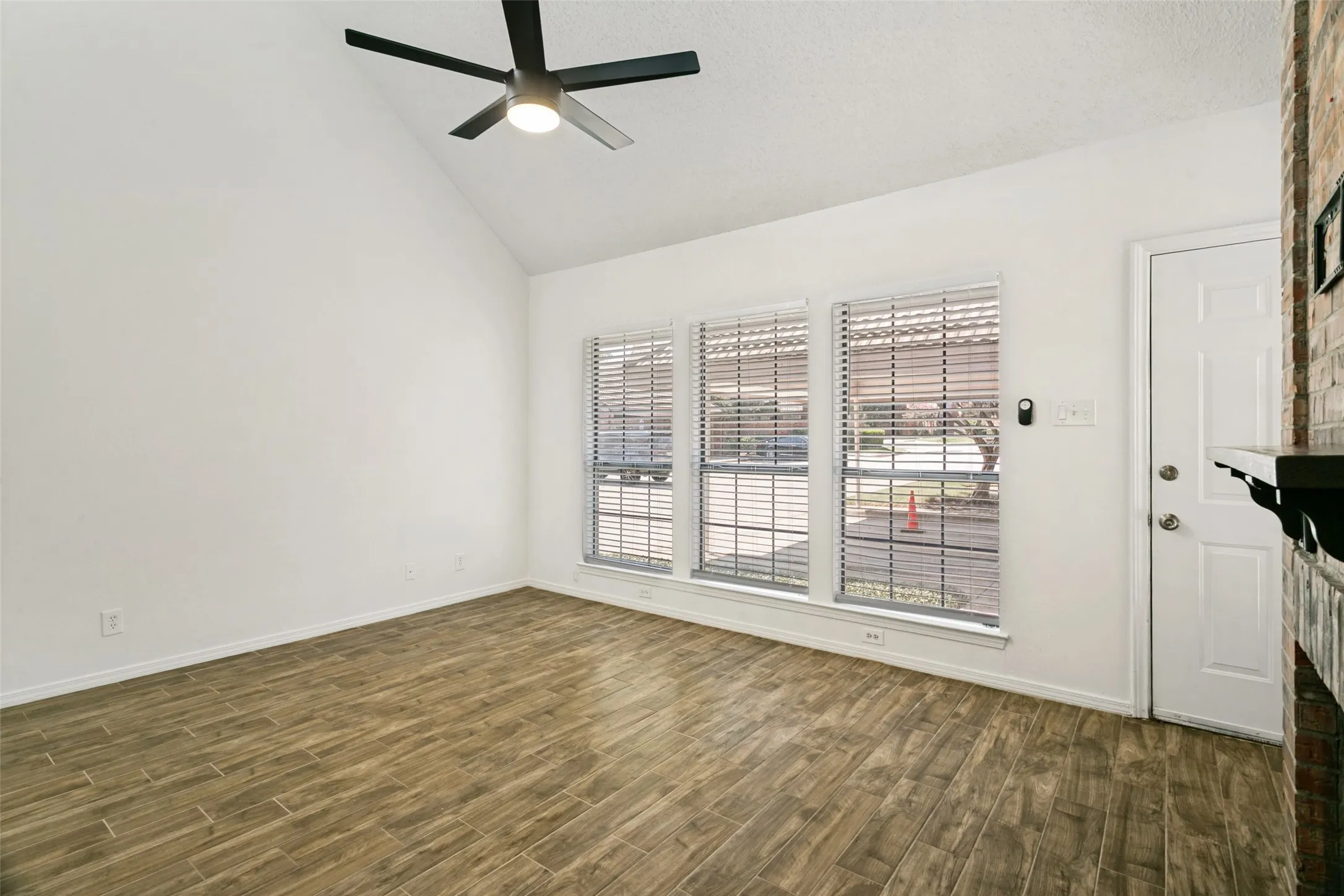 Condominium For Sale in Collin County , 18240 Midway Road 901, Dallas, Texas 75287, 1 Bedroom, 2 Bathroom, Garage spaces, 871 Sqft, built in 1982, mls#21372099, Real Estate Agent in Dallas, Homes For Sale in Collin county, Homes For Sale in Dallas, Realtor in Dallas Texas, Real Estate Brokerage Independent Realty Texas, Luminita Cordes Realtor