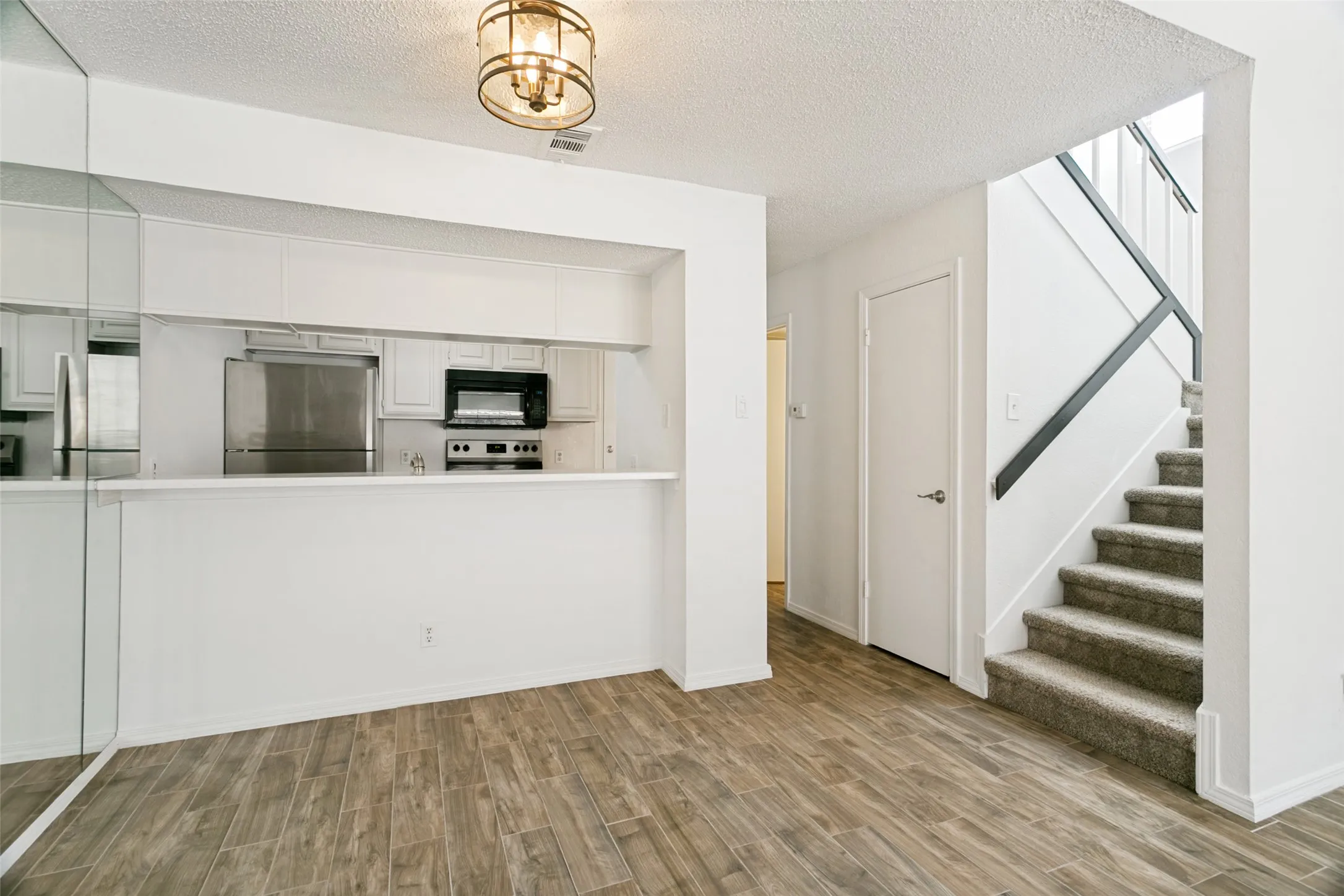 Condominium For Sale in Collin County , 18240 Midway Road 901, Dallas, Texas 75287, 1 Bedroom, 2 Bathroom, Garage spaces, 871 Sqft, built in 1982, mls#21372099, Real Estate Agent in Dallas, Homes For Sale in Collin county, Homes For Sale in Dallas, Realtor in Dallas Texas, Real Estate Brokerage Independent Realty Texas, Luminita Cordes Realtor
