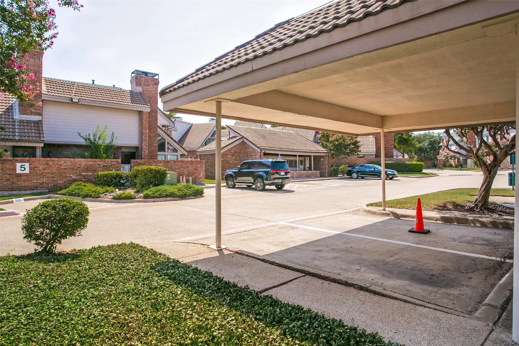 Condominium For Sale in Collin County , 18240 Midway Road 901, Dallas, Texas 75287, 1 Bedroom, 2 Bathroom, Garage spaces, 871 Sqft, built in 1982, mls#21372099, Real Estate Agent in Dallas, Homes For Sale in Collin county, Homes For Sale in Dallas, Realtor in Dallas Texas, Real Estate Brokerage Independent Realty Texas, Luminita Cordes Realtor