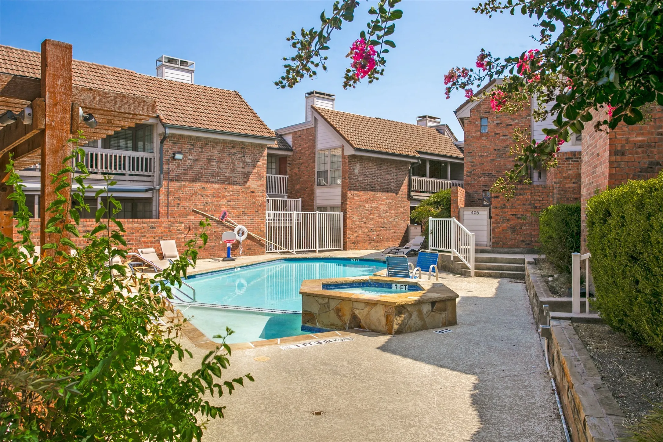 Condominium For Sale in Collin County , 18240 Midway Road 901, Dallas, Texas 75287, 1 Bedroom, 2 Bathroom, Garage spaces, 871 Sqft, built in 1982, mls#21372099, Real Estate Agent in Dallas, Homes For Sale in Collin county, Homes For Sale in Dallas, Realtor in Dallas Texas, Real Estate Brokerage Independent Realty Texas, Luminita Cordes Realtor