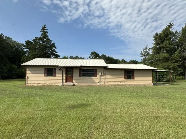 Single Family Residence For Sale in Cass County , 854 County Road 4228, Atlanta, Texas 75551, 2 Bedroom, 2 Bathroom, Garage spaces, 1,440 Sqft, built in 1965, mls#21372478, Real Estate Agent in Atlanta, Homes For Sale in Cass county, Homes For Sale in Atlanta, Realtor in Atlanta Texas, Real Estate Brokerage Independent Realty Texas, Luminita Cordes Realtor