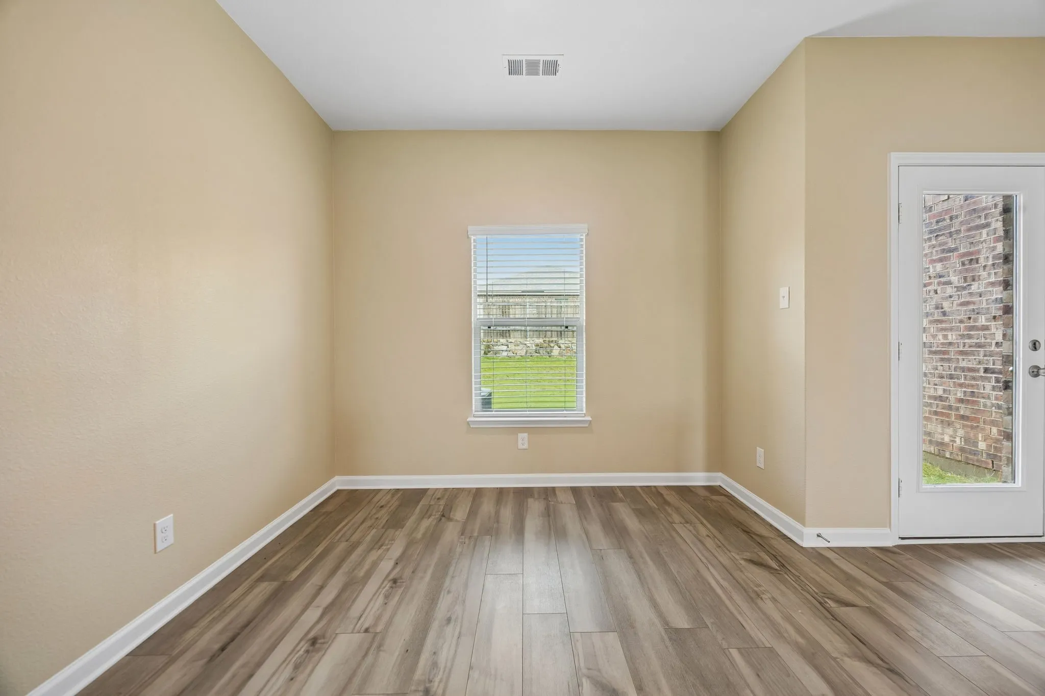 Single Family Residence For Rent in Collin County , 274 Moonstone Way, Princeton, Texas 75407, 4 Bedroom, 3 Bathroom, 2 Garage spaces, 2,292 Sqft, built in 2021, mls#21372493, Real Estate Agent in Princeton, Homes For Rent in Collin county, Homes For Rent in Princeton, Realtor in Princeton Texas, Real Estate Brokerage Independent Realty Texas, Luminita Cordes Realtor