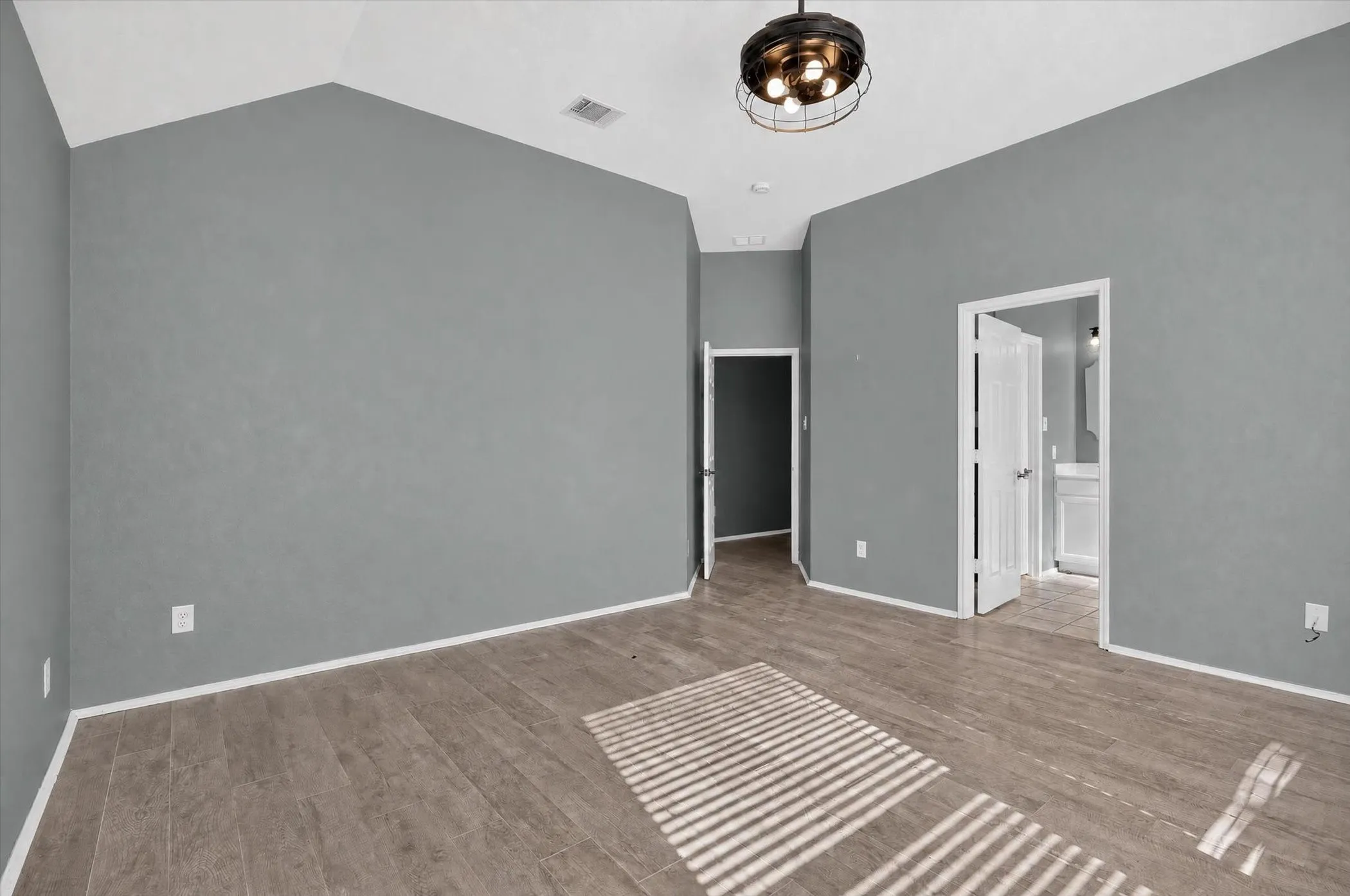 Single Family Residence For Sale in Tarrant County , 4507 Foxmeadow Trail, Arlington, Texas 76017, 3 Bedroom, 2 Bathroom, 2 Garage spaces, 1,900 Sqft, built in 2008, mls#21372472, Real Estate Agent in Arlington, Homes For Sale in Tarrant county, Homes For Sale in Arlington, Realtor in Arlington Texas, Real Estate Brokerage Independent Realty Texas, Luminita Cordes Realtor