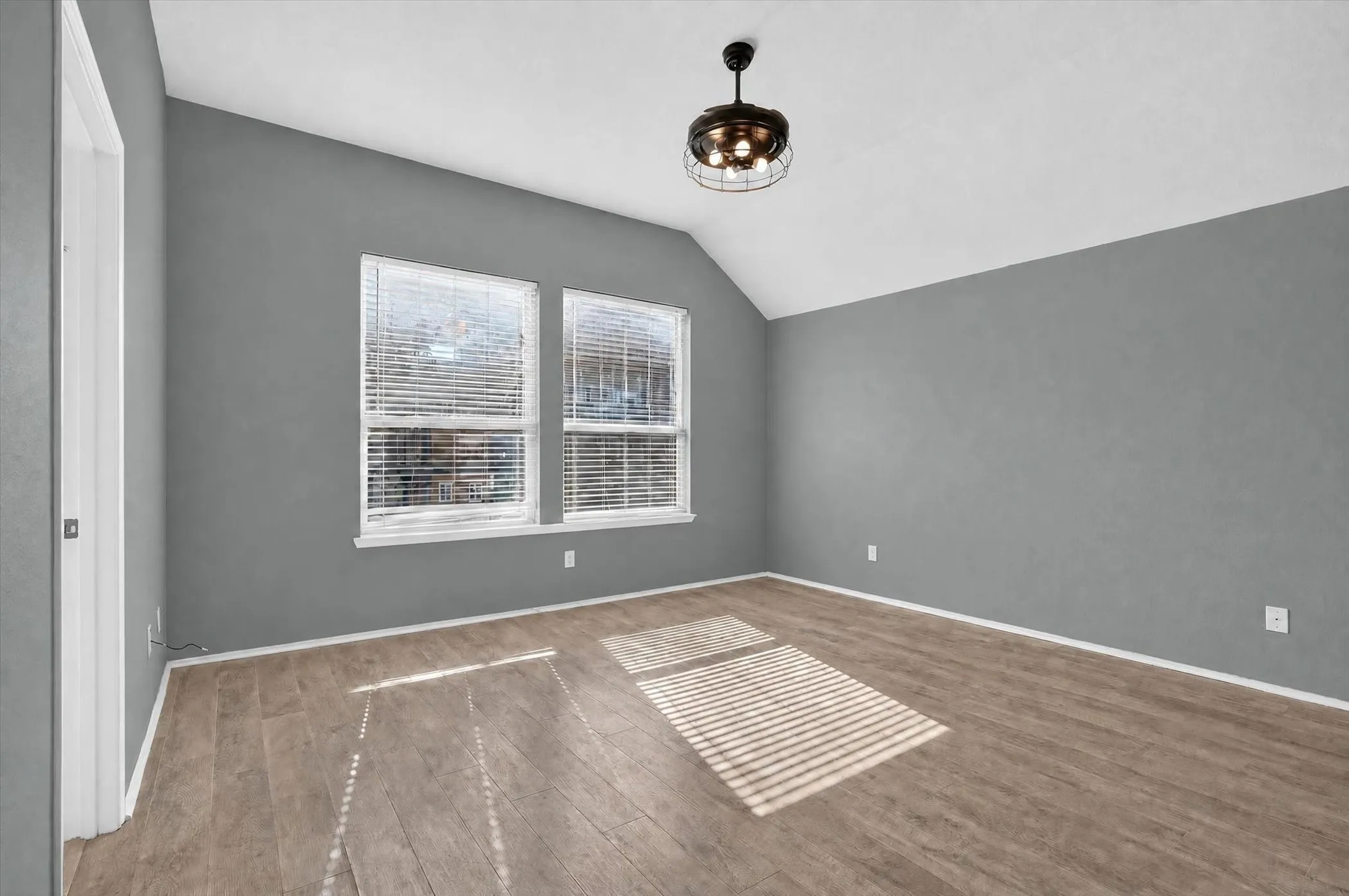 Single Family Residence For Sale in Tarrant County , 4507 Foxmeadow Trail, Arlington, Texas 76017, 3 Bedroom, 2 Bathroom, 2 Garage spaces, 1,900 Sqft, built in 2008, mls#21372472, Real Estate Agent in Arlington, Homes For Sale in Tarrant county, Homes For Sale in Arlington, Realtor in Arlington Texas, Real Estate Brokerage Independent Realty Texas, Luminita Cordes Realtor