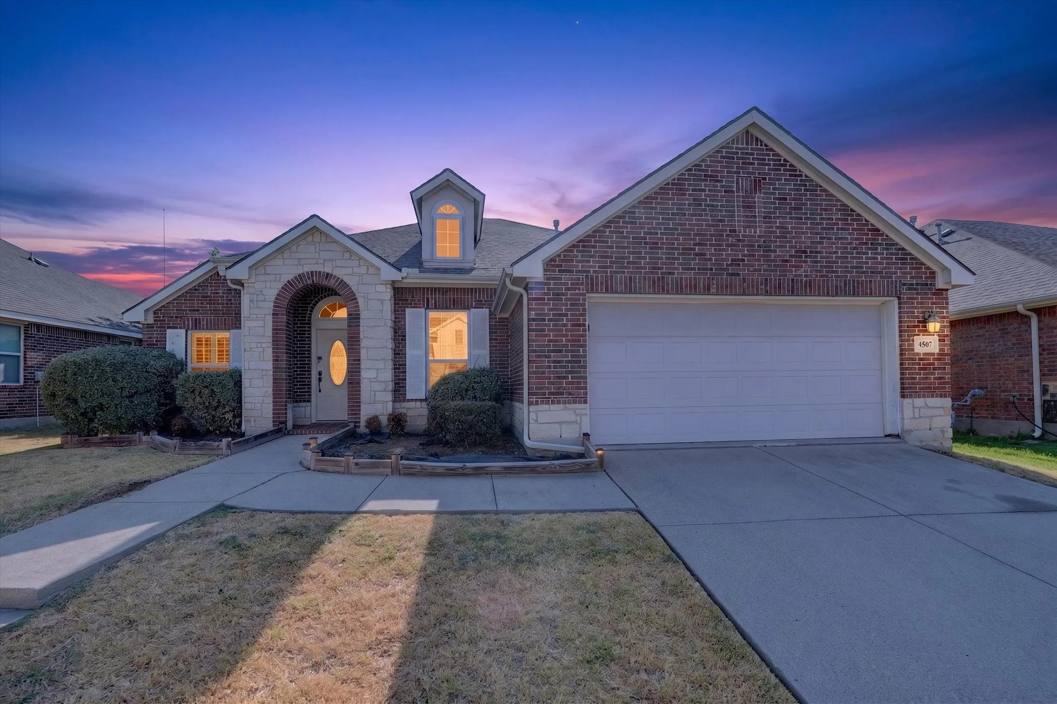 Single Family Residence For Sale in Tarrant County , 4507 Foxmeadow Trail, Arlington, Texas 76017, 3 Bedroom, 2 Bathroom, 2 Garage spaces, 1,900 Sqft, built in 2008, mls#21372472, Real Estate Agent in Arlington, Homes For Sale in Tarrant county, Homes For Sale in Arlington, Realtor in Arlington Texas, Real Estate Brokerage Independent Realty Texas, Luminita Cordes Realtor