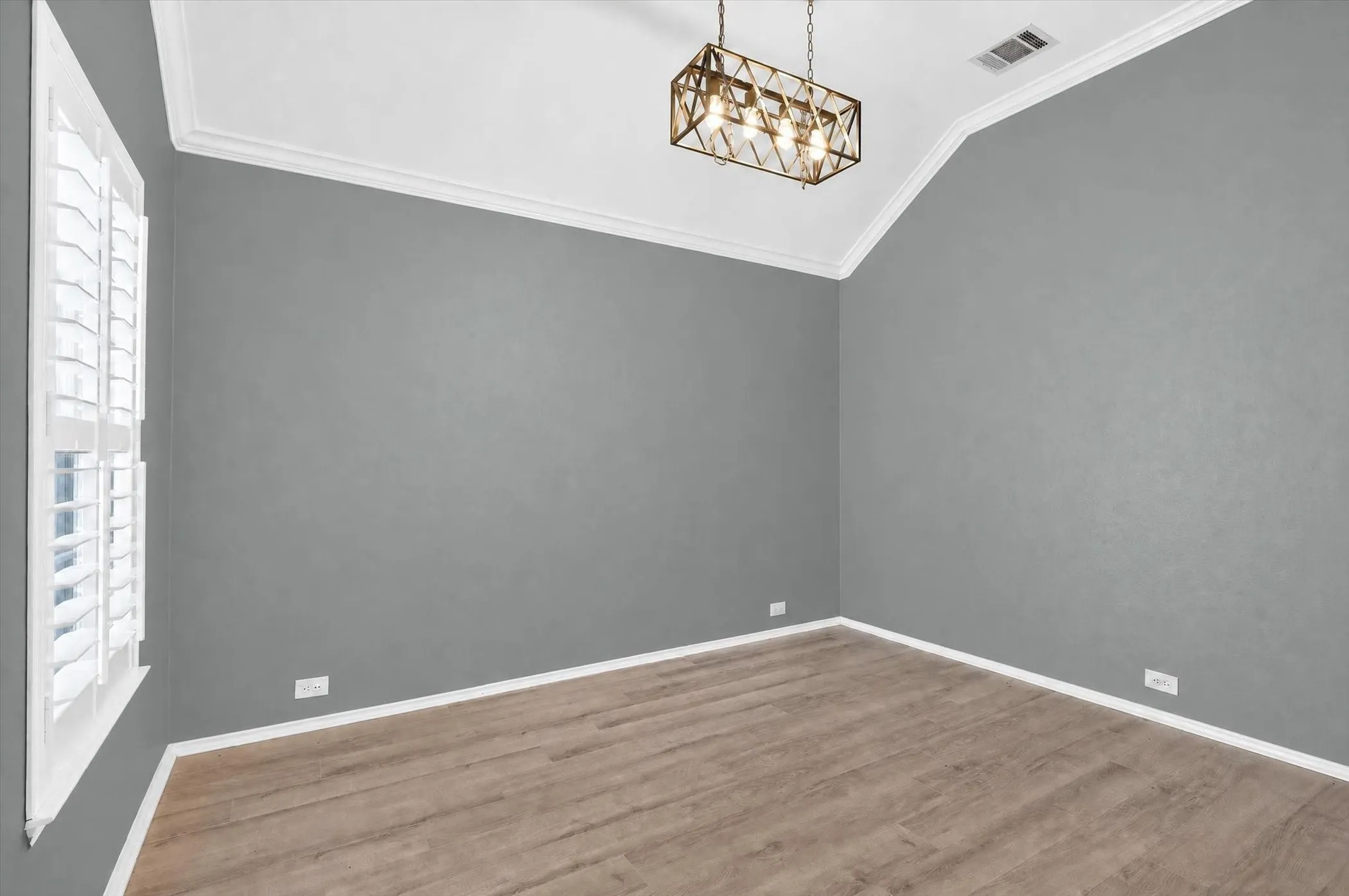 Single Family Residence For Sale in Tarrant County , 4507 Foxmeadow Trail, Arlington, Texas 76017, 3 Bedroom, 2 Bathroom, 2 Garage spaces, 1,900 Sqft, built in 2008, mls#21372472, Real Estate Agent in Arlington, Homes For Sale in Tarrant county, Homes For Sale in Arlington, Realtor in Arlington Texas, Real Estate Brokerage Independent Realty Texas, Luminita Cordes Realtor