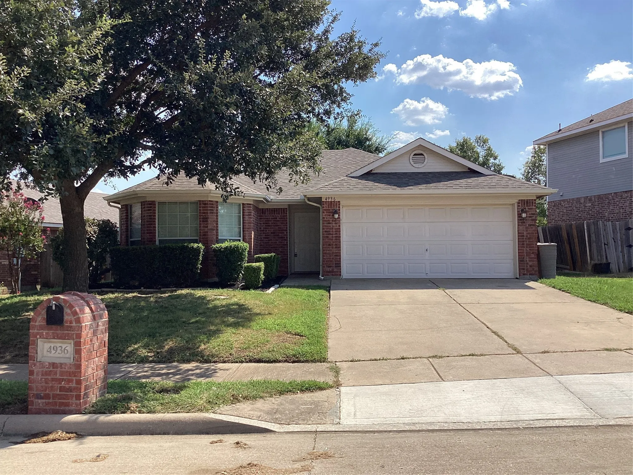 Single Family Residence For Rent in Tarrant County , 4936 Happy Trail, Fort Worth, Texas 76244, 3 Bedroom, 2 Bathroom, 2 Garage spaces, 1,499 Sqft, built in 2006, mls#21372494, Real Estate Agent in Fort Worth, Homes For Rent in Tarrant county, Homes For Rent in Fort Worth, Realtor in Fort Worth Texas, Real Estate Brokerage Independent Realty Texas, Luminita Cordes Realtor