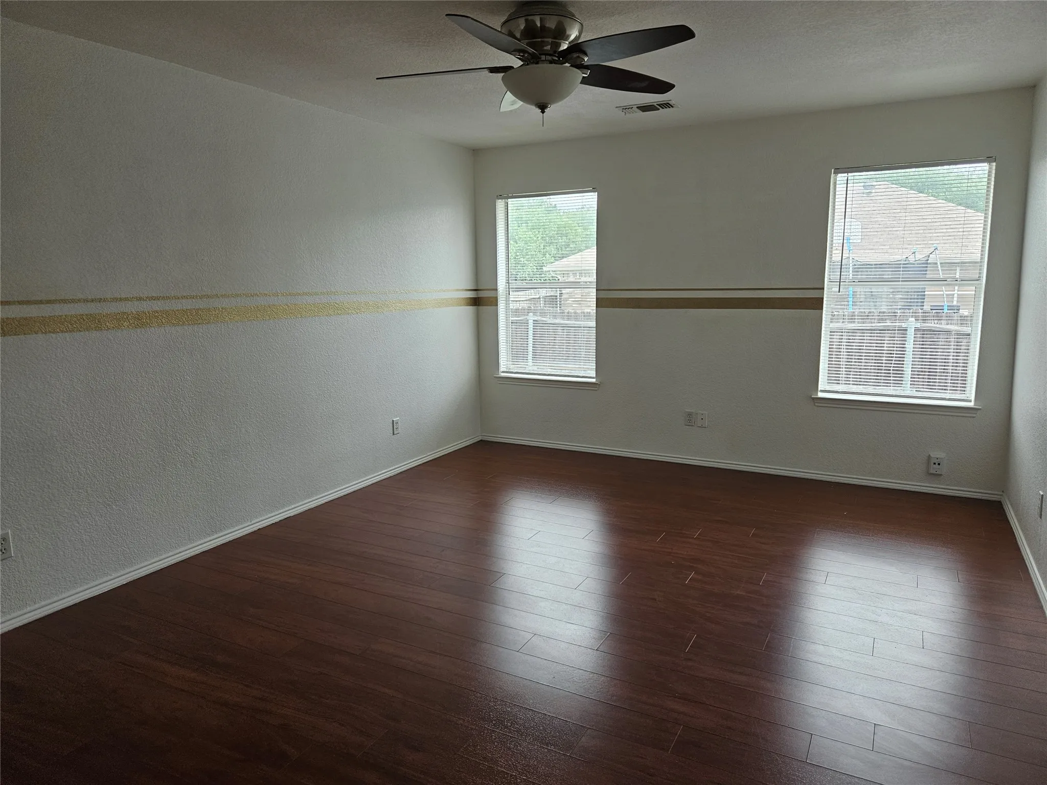 Single Family Residence For Sale in Tarrant County , 5901 Rising Meadow Drive, Arlington, Texas 76018, 4 Bedroom, 2 Bathroom, 2 Garage spaces, 1,904 Sqft, built in 2000, mls#21371946, Real Estate Agent in Arlington, Homes For Sale in Tarrant county, Homes For Sale in Arlington, Realtor in Arlington Texas, Real Estate Brokerage Independent Realty Texas, Luminita Cordes Realtor