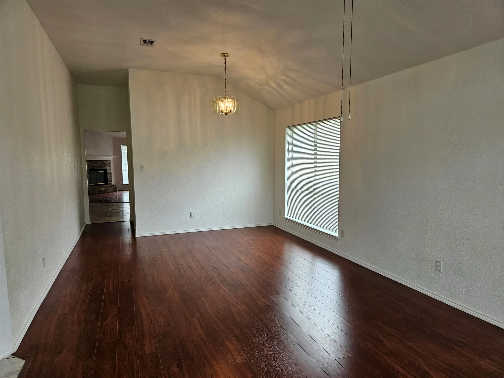 Single Family Residence For Sale in Tarrant County , 5901 Rising Meadow Drive, Arlington, Texas 76018, 4 Bedroom, 2 Bathroom, 2 Garage spaces, 1,904 Sqft, built in 2000, mls#21371946, Real Estate Agent in Arlington, Homes For Sale in Tarrant county, Homes For Sale in Arlington, Realtor in Arlington Texas, Real Estate Brokerage Independent Realty Texas, Luminita Cordes Realtor