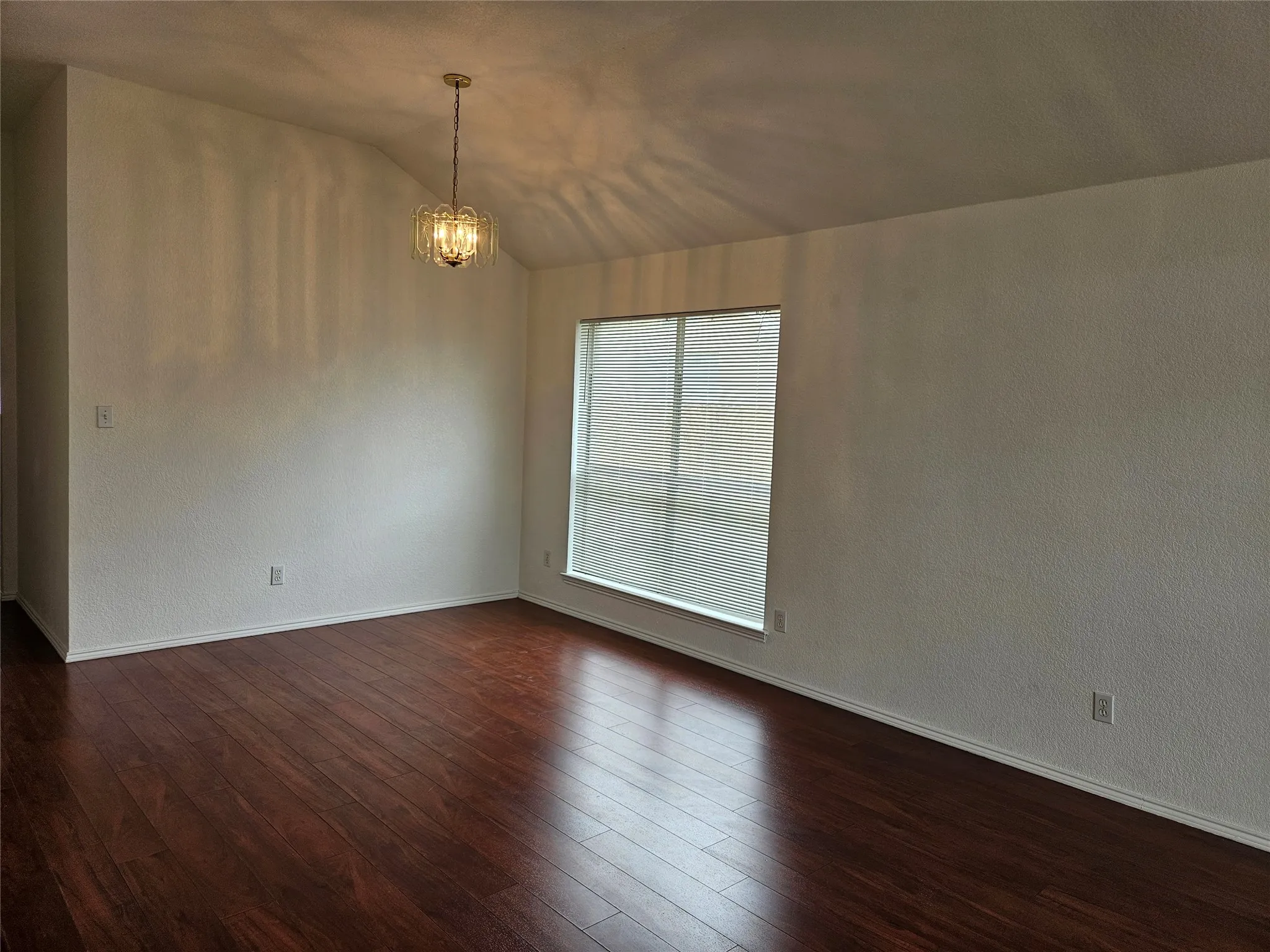Single Family Residence For Sale in Tarrant County , 5901 Rising Meadow Drive, Arlington, Texas 76018, 4 Bedroom, 2 Bathroom, 2 Garage spaces, 1,904 Sqft, built in 2000, mls#21371946, Real Estate Agent in Arlington, Homes For Sale in Tarrant county, Homes For Sale in Arlington, Realtor in Arlington Texas, Real Estate Brokerage Independent Realty Texas, Luminita Cordes Realtor