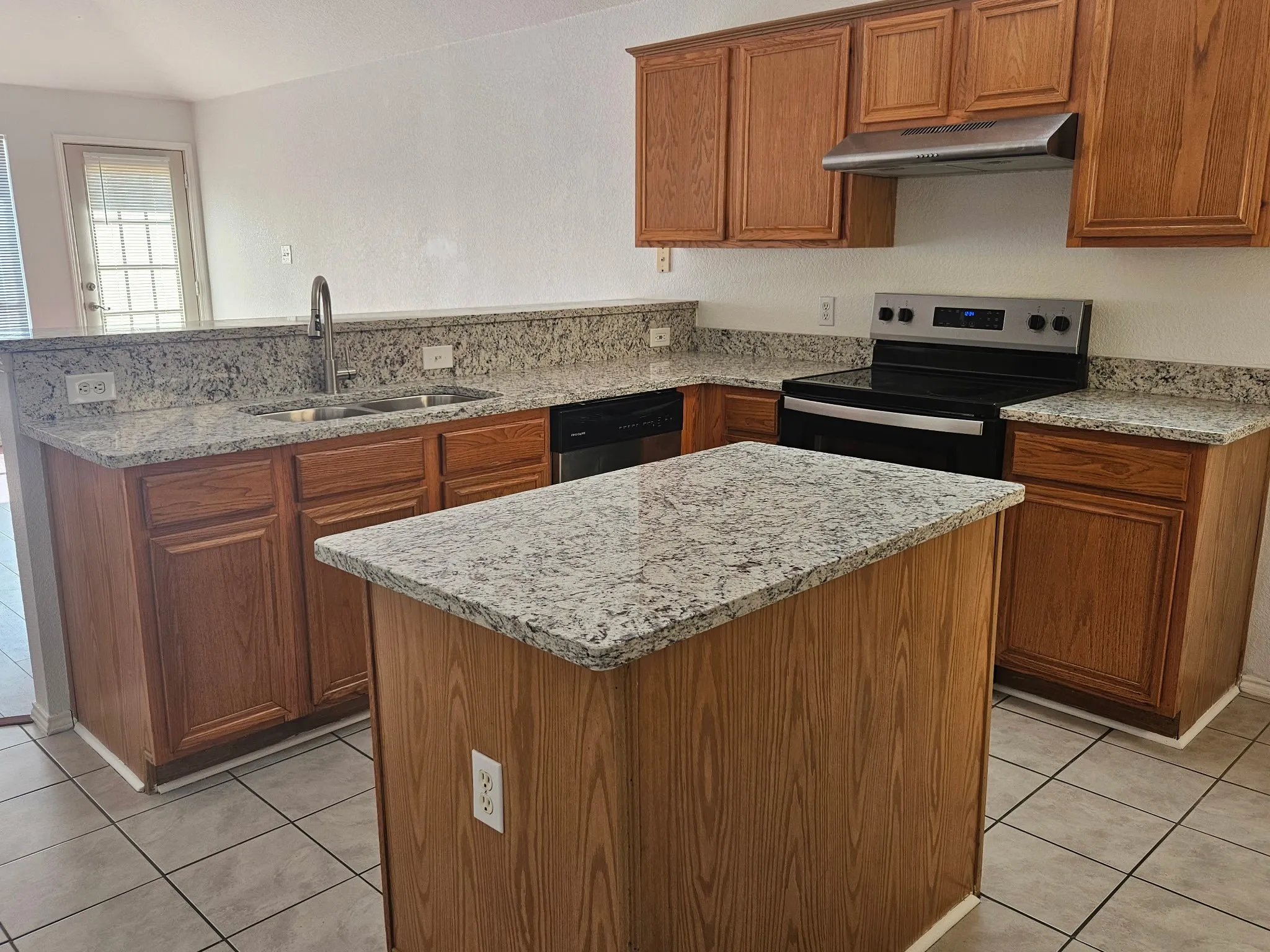 Single Family Residence For Sale in Tarrant County , 5901 Rising Meadow Drive, Arlington, Texas 76018, 4 Bedroom, 2 Bathroom, 2 Garage spaces, 1,904 Sqft, built in 2000, mls#21371946, Real Estate Agent in Arlington, Homes For Sale in Tarrant county, Homes For Sale in Arlington, Realtor in Arlington Texas, Real Estate Brokerage Independent Realty Texas, Luminita Cordes Realtor