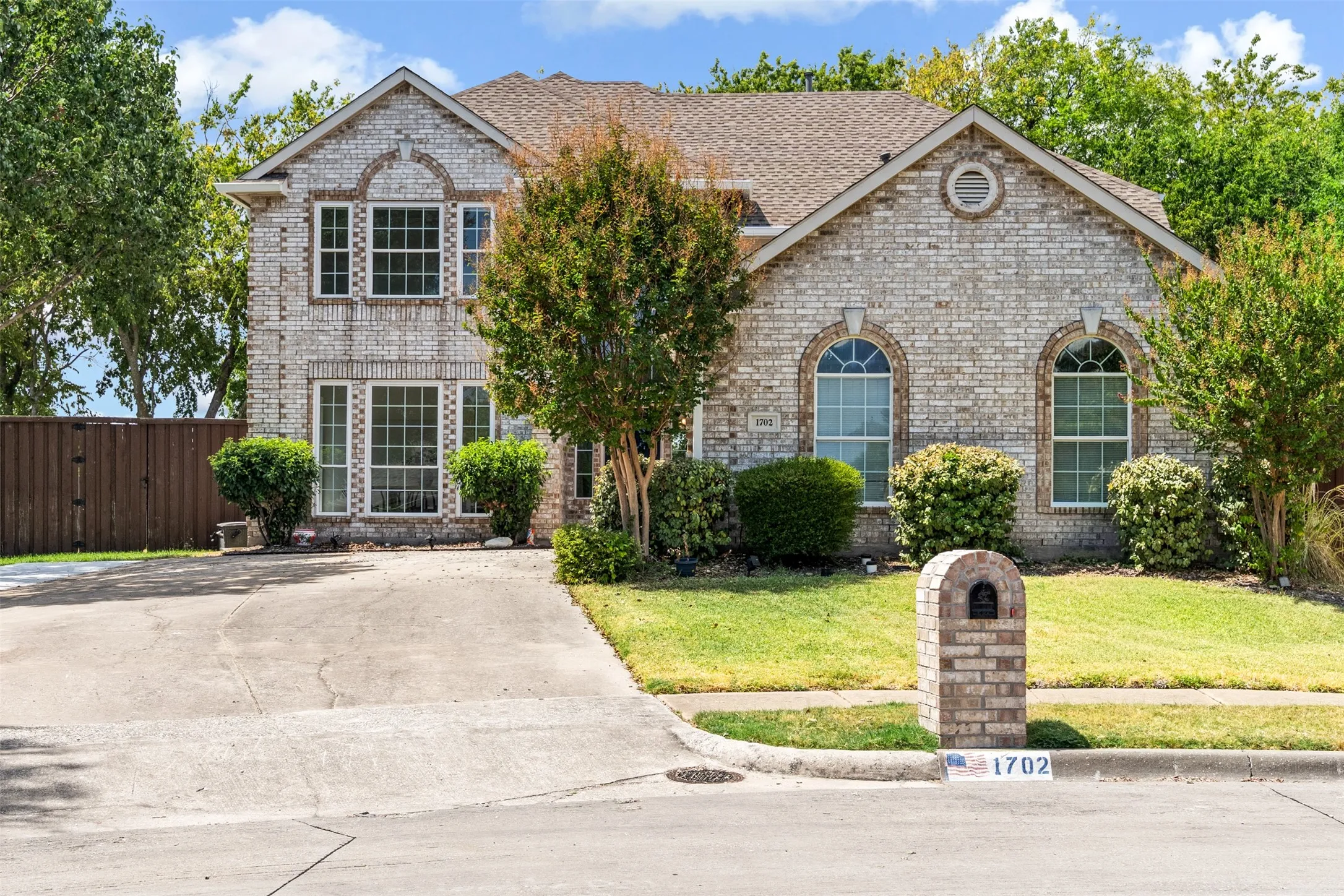 Single Family Residence For Sale in Collin County , 1702 Leander Court, Allen, Texas 75002, 4 Bedroom, 3 Bathroom, 2 Garage spaces, 2,953 Sqft, built in 2002, mls#21371659, Real Estate Agent in Allen, Homes For Sale in Collin county, Homes For Sale in Allen, Realtor in Allen Texas, Real Estate Brokerage Independent Realty Texas, Luminita Cordes Realtor