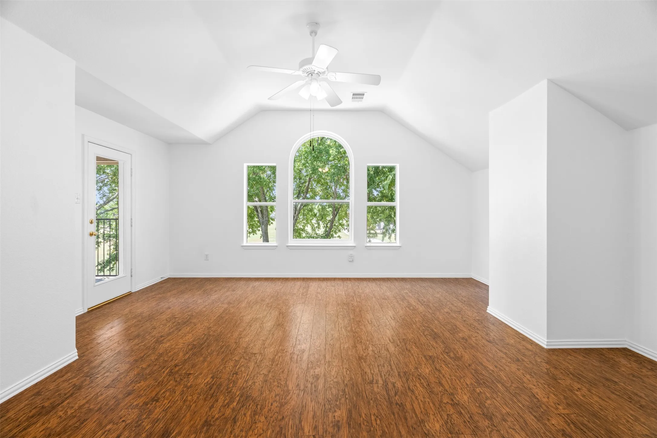 Single Family Residence For Sale in Collin County , 1702 Leander Court, Allen, Texas 75002, 4 Bedroom, 3 Bathroom, 2 Garage spaces, 2,953 Sqft, built in 2002, mls#21371659, Real Estate Agent in Allen, Homes For Sale in Collin county, Homes For Sale in Allen, Realtor in Allen Texas, Real Estate Brokerage Independent Realty Texas, Luminita Cordes Realtor