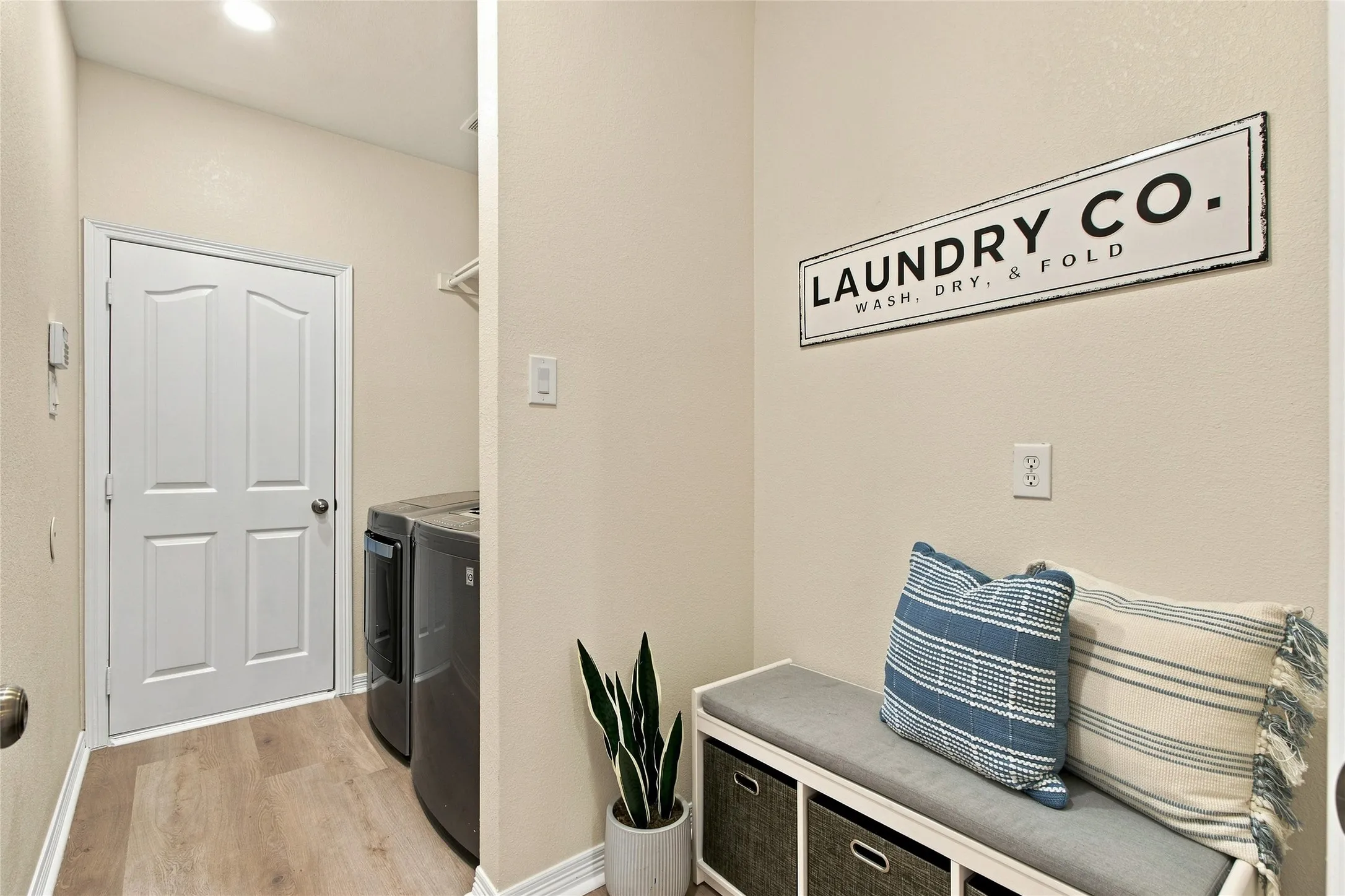 Single Family Residence For Sale in Denton County , 2806 Butterfield Stage Road, Highland Village, Texas 75077, 4 Bedroom, 3 Bathroom, 2 Garage spaces, 3,395 Sqft, built in 2001, mls#21369110, Real Estate Agent in Highland Village, Homes For Sale in Denton county, Homes For Sale in Highland Village, Realtor in Highland Village Texas, Real Estate Brokerage Independent Realty Texas, Luminita Cordes Realtor