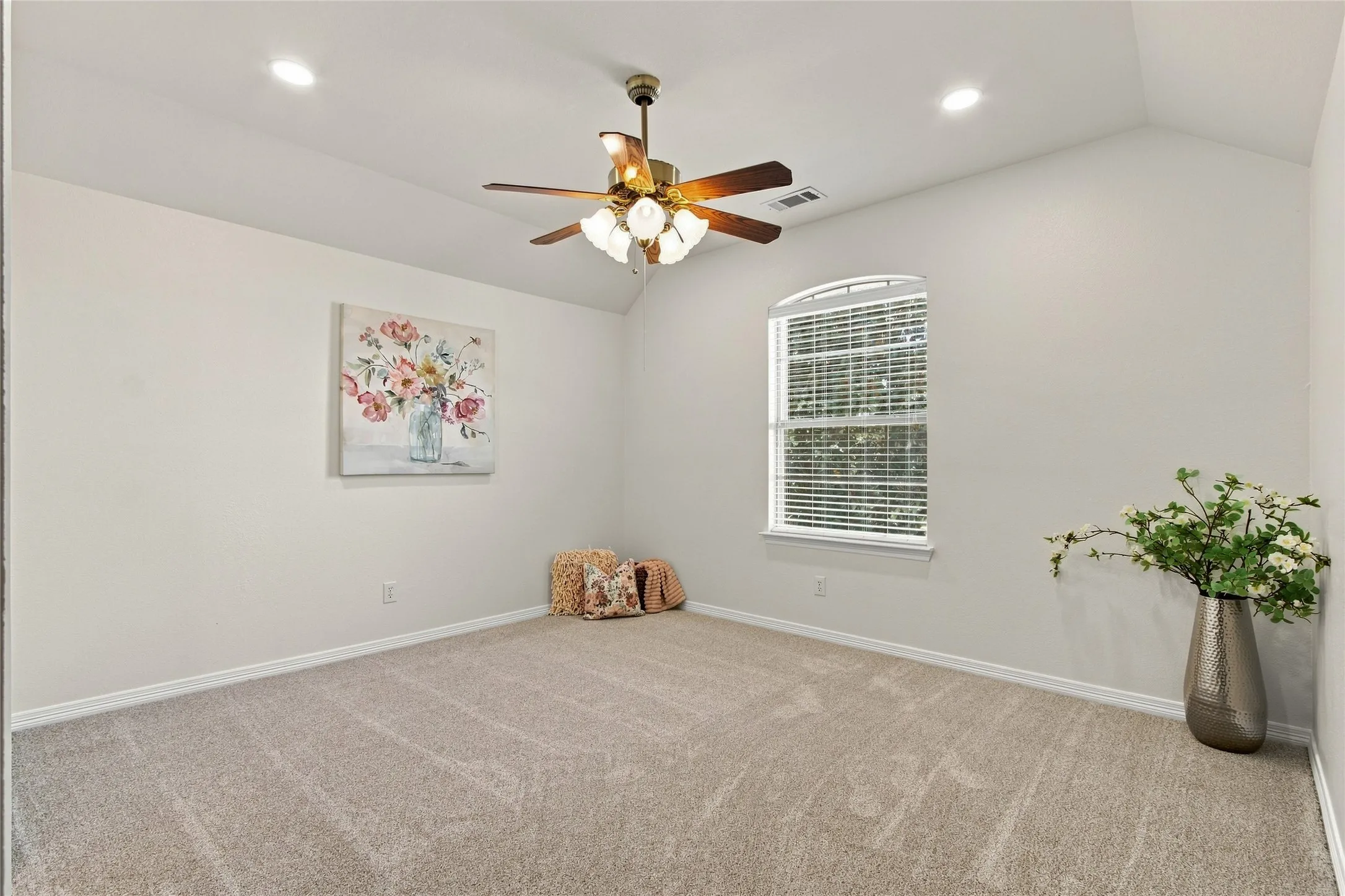 Single Family Residence For Sale in Denton County , 2806 Butterfield Stage Road, Highland Village, Texas 75077, 4 Bedroom, 3 Bathroom, 2 Garage spaces, 3,395 Sqft, built in 2001, mls#21369110, Real Estate Agent in Highland Village, Homes For Sale in Denton county, Homes For Sale in Highland Village, Realtor in Highland Village Texas, Real Estate Brokerage Independent Realty Texas, Luminita Cordes Realtor