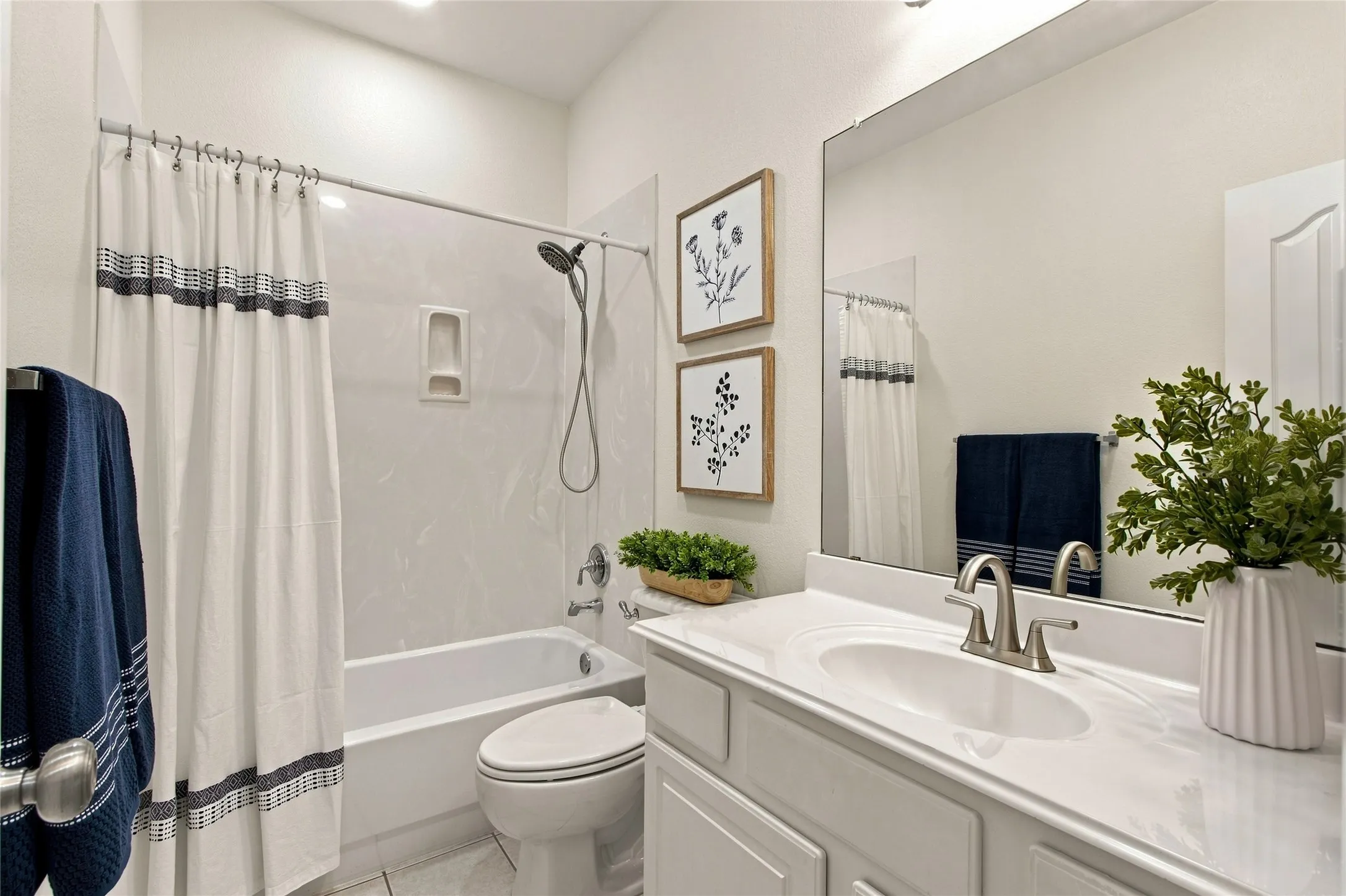 Single Family Residence For Sale in Denton County , 2806 Butterfield Stage Road, Highland Village, Texas 75077, 4 Bedroom, 3 Bathroom, 2 Garage spaces, 3,395 Sqft, built in 2001, mls#21369110, Real Estate Agent in Highland Village, Homes For Sale in Denton county, Homes For Sale in Highland Village, Realtor in Highland Village Texas, Real Estate Brokerage Independent Realty Texas, Luminita Cordes Realtor