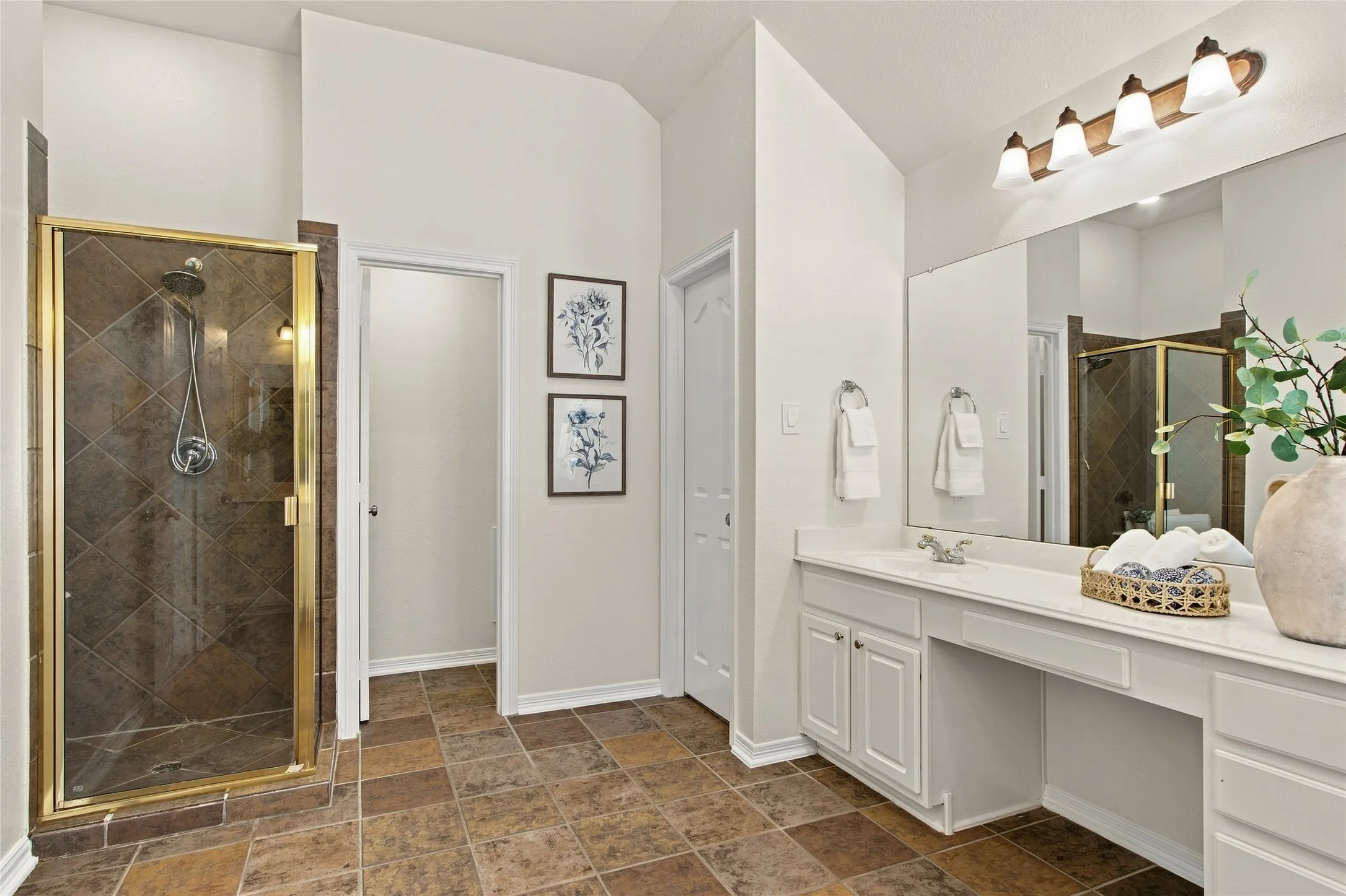 Single Family Residence For Sale in Denton County , 2806 Butterfield Stage Road, Highland Village, Texas 75077, 4 Bedroom, 3 Bathroom, 2 Garage spaces, 3,395 Sqft, built in 2001, mls#21369110, Real Estate Agent in Highland Village, Homes For Sale in Denton county, Homes For Sale in Highland Village, Realtor in Highland Village Texas, Real Estate Brokerage Independent Realty Texas, Luminita Cordes Realtor