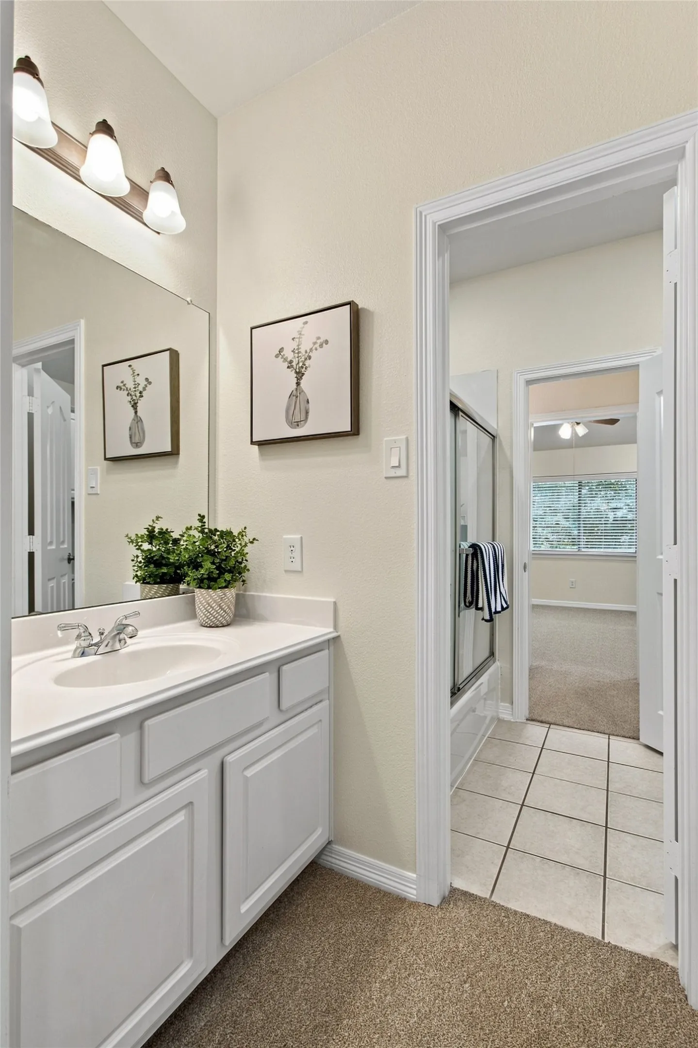 Single Family Residence For Sale in Denton County , 2806 Butterfield Stage Road, Highland Village, Texas 75077, 4 Bedroom, 3 Bathroom, 2 Garage spaces, 3,395 Sqft, built in 2001, mls#21369110, Real Estate Agent in Highland Village, Homes For Sale in Denton county, Homes For Sale in Highland Village, Realtor in Highland Village Texas, Real Estate Brokerage Independent Realty Texas, Luminita Cordes Realtor