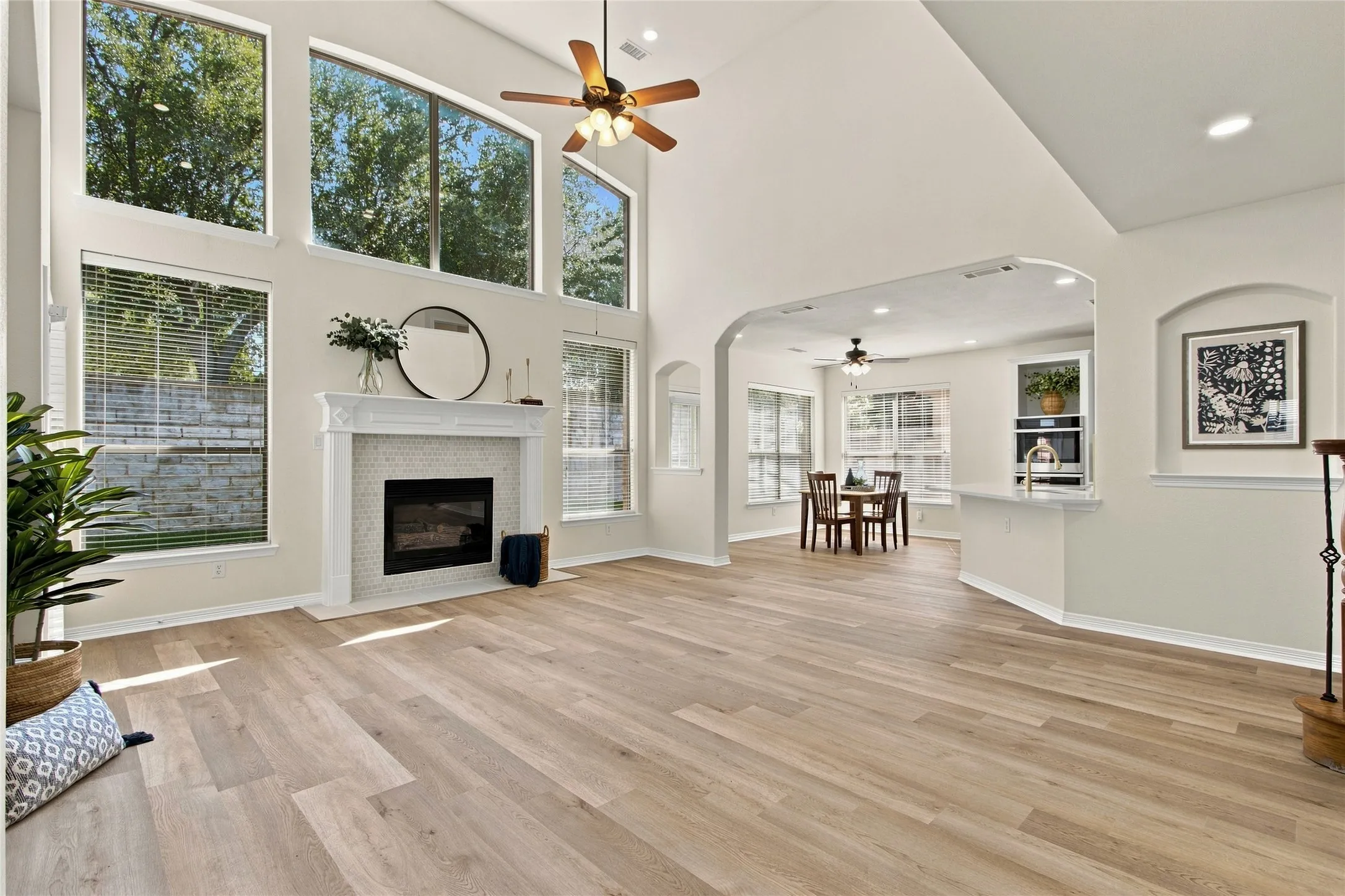 Single Family Residence For Sale in Denton County , 2806 Butterfield Stage Road, Highland Village, Texas 75077, 4 Bedroom, 3 Bathroom, 2 Garage spaces, 3,395 Sqft, built in 2001, mls#21369110, Real Estate Agent in Highland Village, Homes For Sale in Denton county, Homes For Sale in Highland Village, Realtor in Highland Village Texas, Real Estate Brokerage Independent Realty Texas, Luminita Cordes Realtor