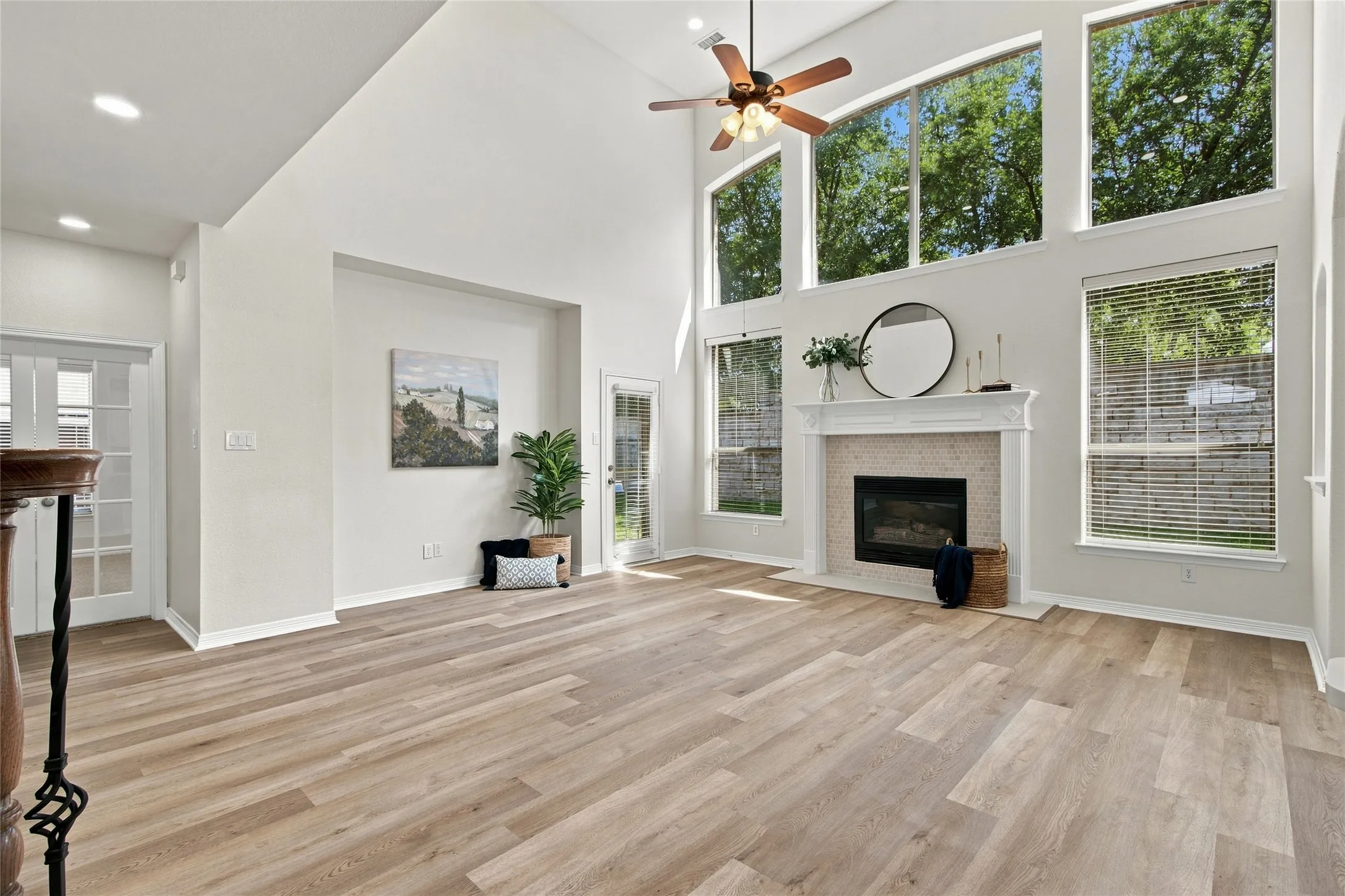 Single Family Residence For Sale in Denton County , 2806 Butterfield Stage Road, Highland Village, Texas 75077, 4 Bedroom, 3 Bathroom, 2 Garage spaces, 3,395 Sqft, built in 2001, mls#21369110, Real Estate Agent in Highland Village, Homes For Sale in Denton county, Homes For Sale in Highland Village, Realtor in Highland Village Texas, Real Estate Brokerage Independent Realty Texas, Luminita Cordes Realtor