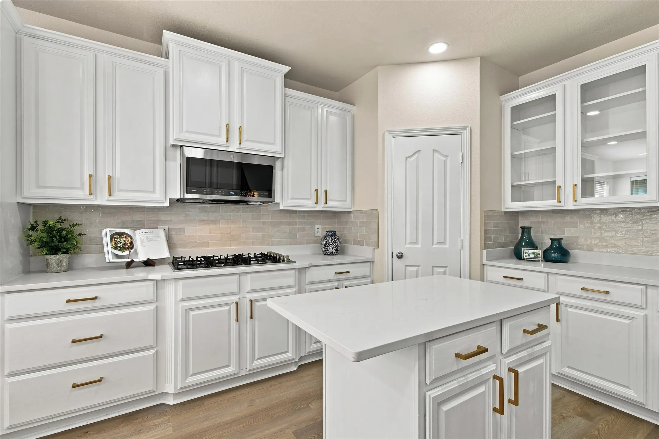 Single Family Residence For Sale in Denton County , 2806 Butterfield Stage Road, Highland Village, Texas 75077, 4 Bedroom, 3 Bathroom, 2 Garage spaces, 3,395 Sqft, built in 2001, mls#21369110, Real Estate Agent in Highland Village, Homes For Sale in Denton county, Homes For Sale in Highland Village, Realtor in Highland Village Texas, Real Estate Brokerage Independent Realty Texas, Luminita Cordes Realtor
