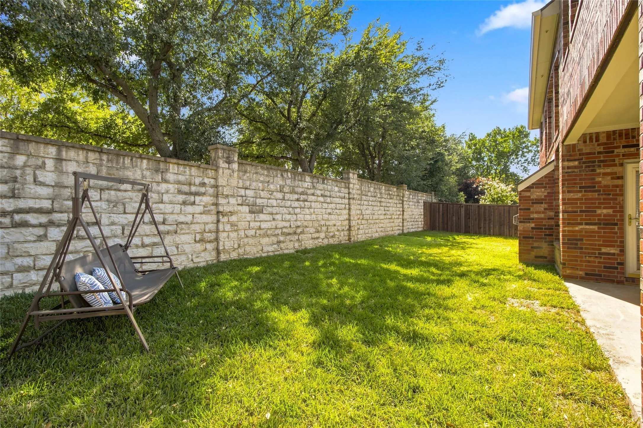Single Family Residence For Sale in Denton County , 2806 Butterfield Stage Road, Highland Village, Texas 75077, 4 Bedroom, 3 Bathroom, 2 Garage spaces, 3,395 Sqft, built in 2001, mls#21369110, Real Estate Agent in Highland Village, Homes For Sale in Denton county, Homes For Sale in Highland Village, Realtor in Highland Village Texas, Real Estate Brokerage Independent Realty Texas, Luminita Cordes Realtor