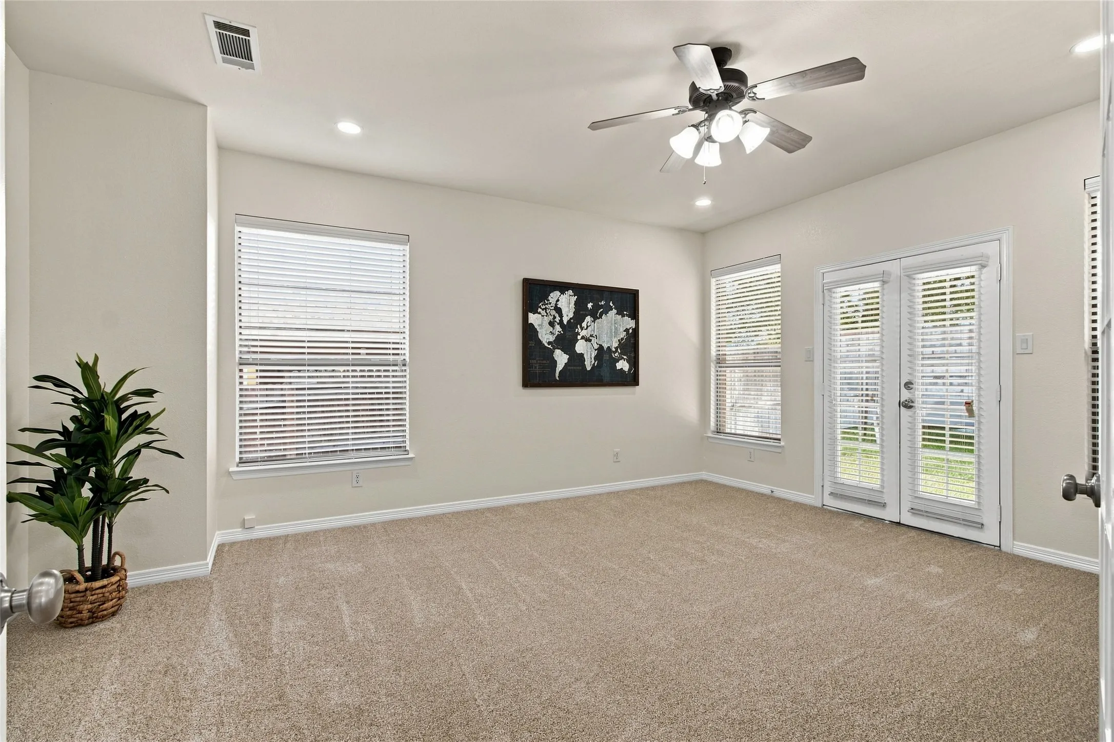 Single Family Residence For Sale in Denton County , 2806 Butterfield Stage Road, Highland Village, Texas 75077, 4 Bedroom, 3 Bathroom, 2 Garage spaces, 3,395 Sqft, built in 2001, mls#21369110, Real Estate Agent in Highland Village, Homes For Sale in Denton county, Homes For Sale in Highland Village, Realtor in Highland Village Texas, Real Estate Brokerage Independent Realty Texas, Luminita Cordes Realtor