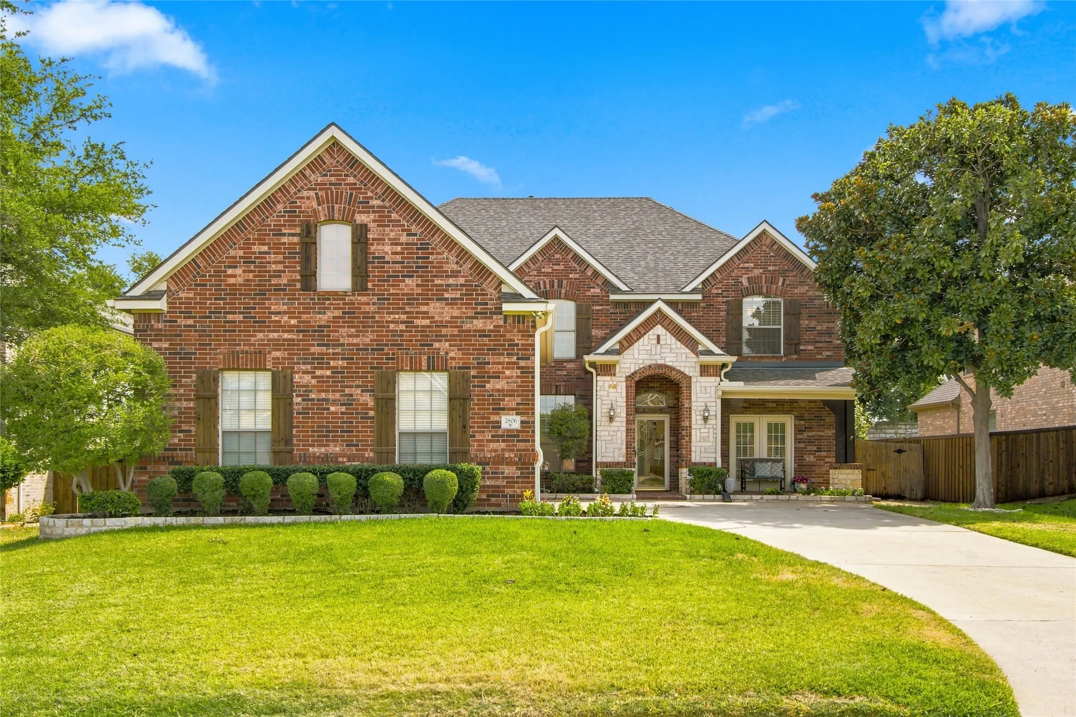 Single Family Residence For Sale in Denton County , 2806 Butterfield Stage Road, Highland Village, Texas 75077, 4 Bedroom, 3 Bathroom, 2 Garage spaces, 3,395 Sqft, built in 2001, mls#21369110, Real Estate Agent in Highland Village, Homes For Sale in Denton county, Homes For Sale in Highland Village, Realtor in Highland Village Texas, Real Estate Brokerage Independent Realty Texas, Luminita Cordes Realtor