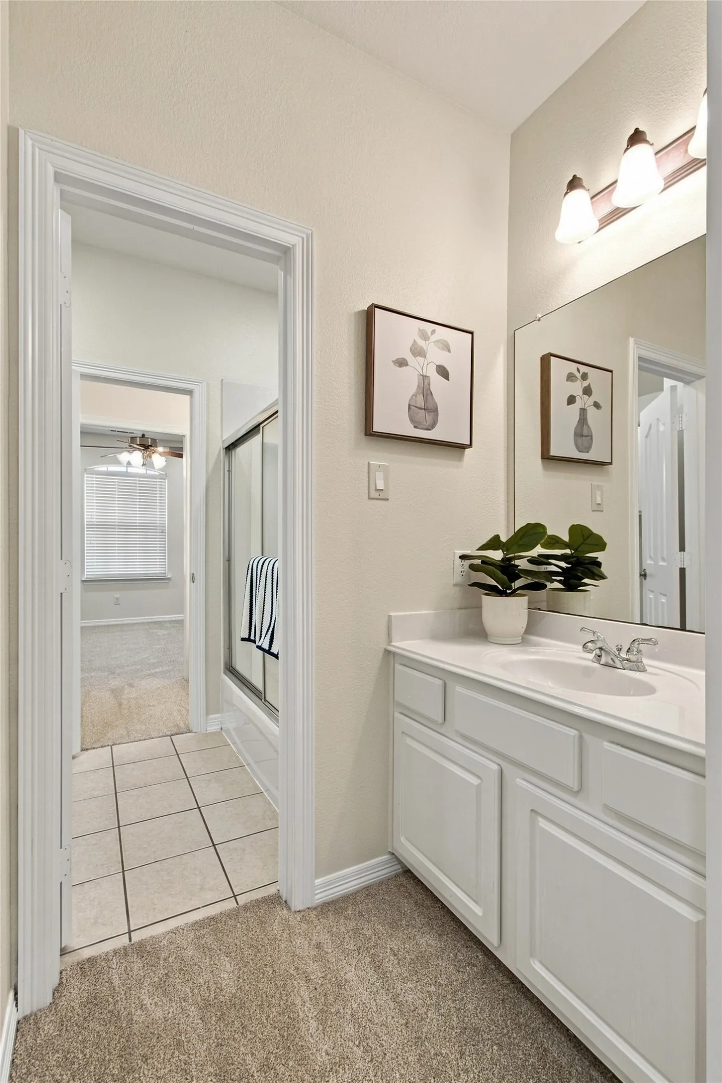 Single Family Residence For Sale in Denton County , 2806 Butterfield Stage Road, Highland Village, Texas 75077, 4 Bedroom, 3 Bathroom, 2 Garage spaces, 3,395 Sqft, built in 2001, mls#21369110, Real Estate Agent in Highland Village, Homes For Sale in Denton county, Homes For Sale in Highland Village, Realtor in Highland Village Texas, Real Estate Brokerage Independent Realty Texas, Luminita Cordes Realtor