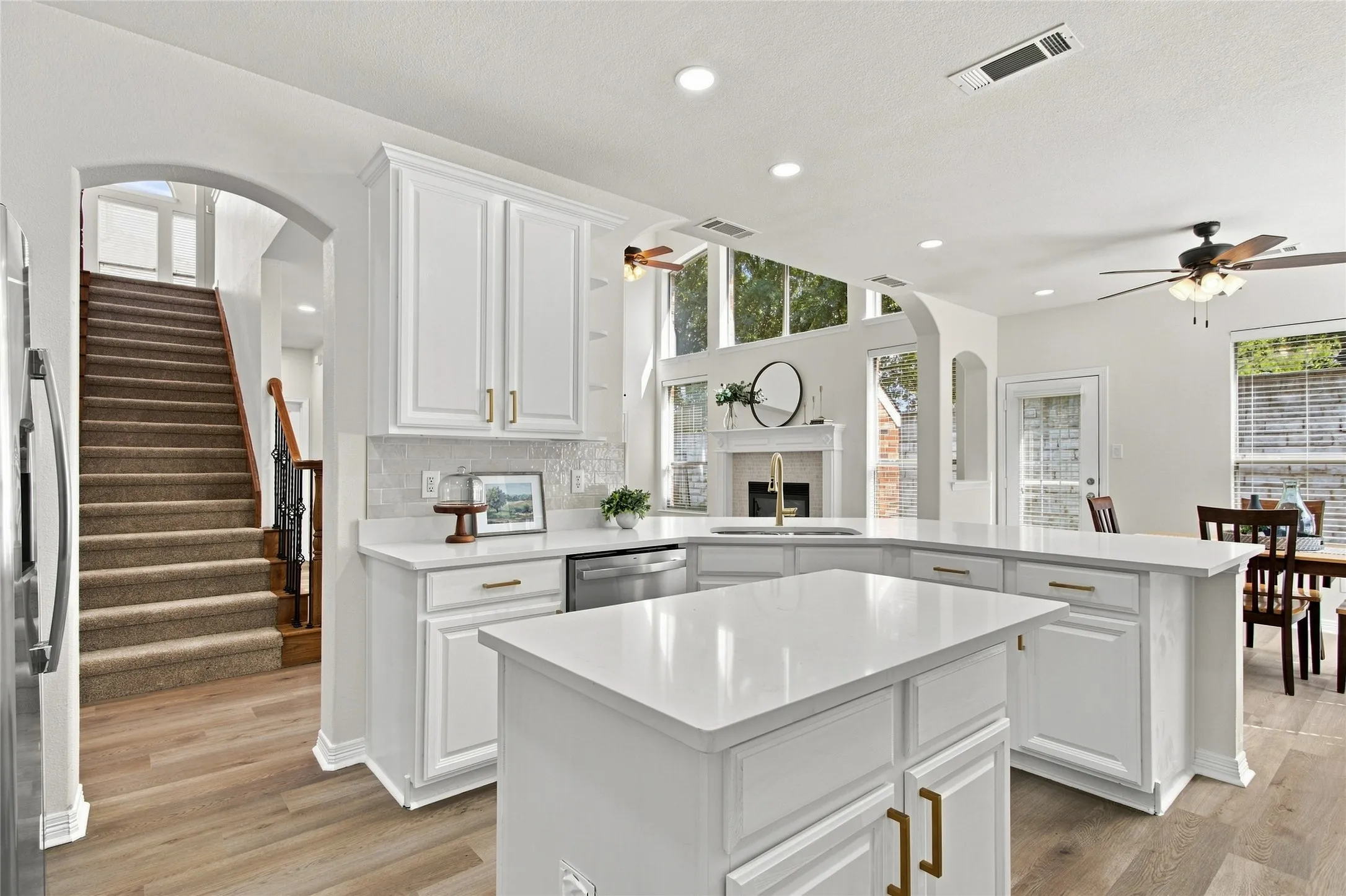Single Family Residence For Sale in Denton County , 2806 Butterfield Stage Road, Highland Village, Texas 75077, 4 Bedroom, 3 Bathroom, 2 Garage spaces, 3,395 Sqft, built in 2001, mls#21369110, Real Estate Agent in Highland Village, Homes For Sale in Denton county, Homes For Sale in Highland Village, Realtor in Highland Village Texas, Real Estate Brokerage Independent Realty Texas, Luminita Cordes Realtor