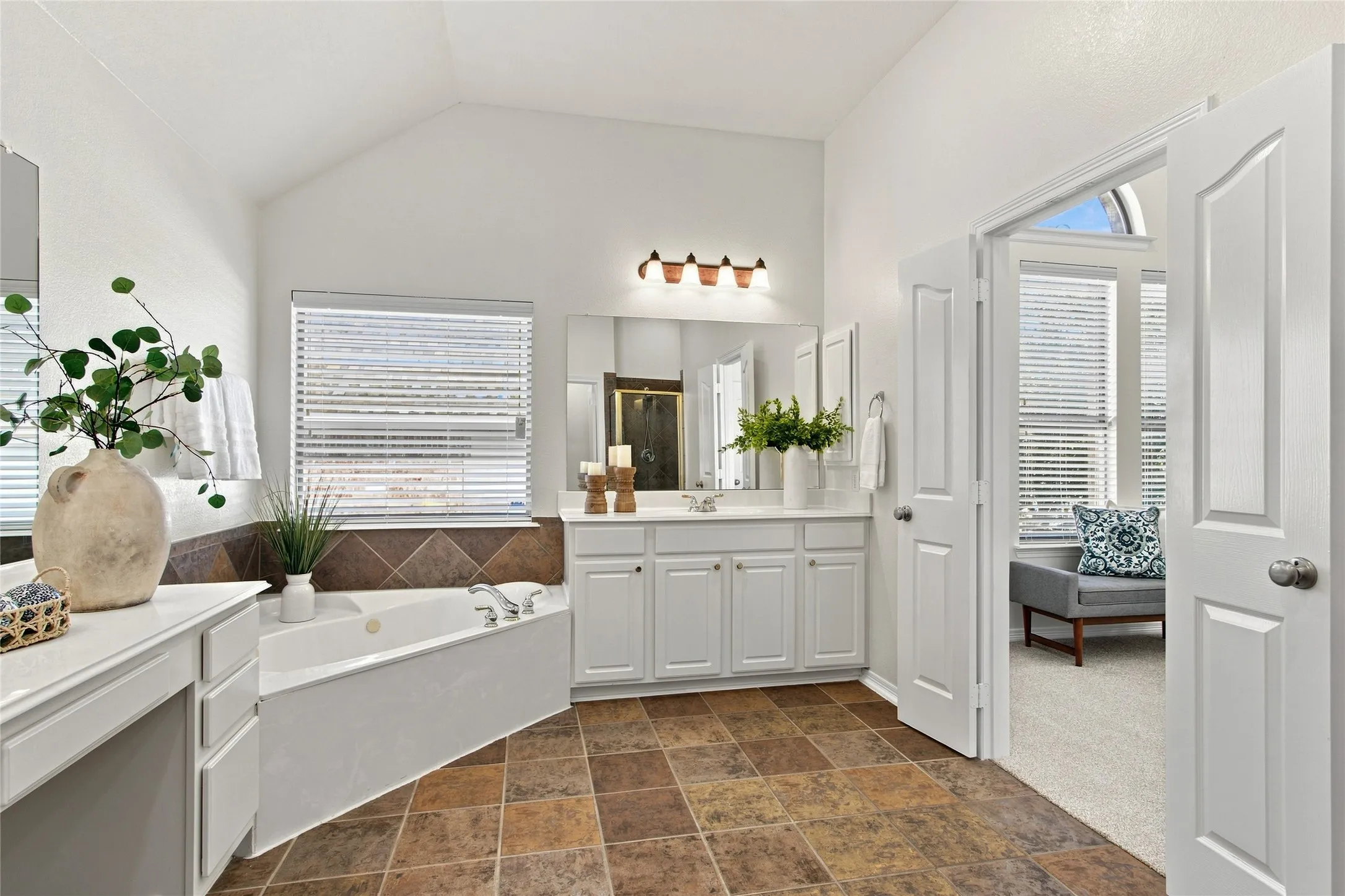 Single Family Residence For Sale in Denton County , 2806 Butterfield Stage Road, Highland Village, Texas 75077, 4 Bedroom, 3 Bathroom, 2 Garage spaces, 3,395 Sqft, built in 2001, mls#21369110, Real Estate Agent in Highland Village, Homes For Sale in Denton county, Homes For Sale in Highland Village, Realtor in Highland Village Texas, Real Estate Brokerage Independent Realty Texas, Luminita Cordes Realtor
